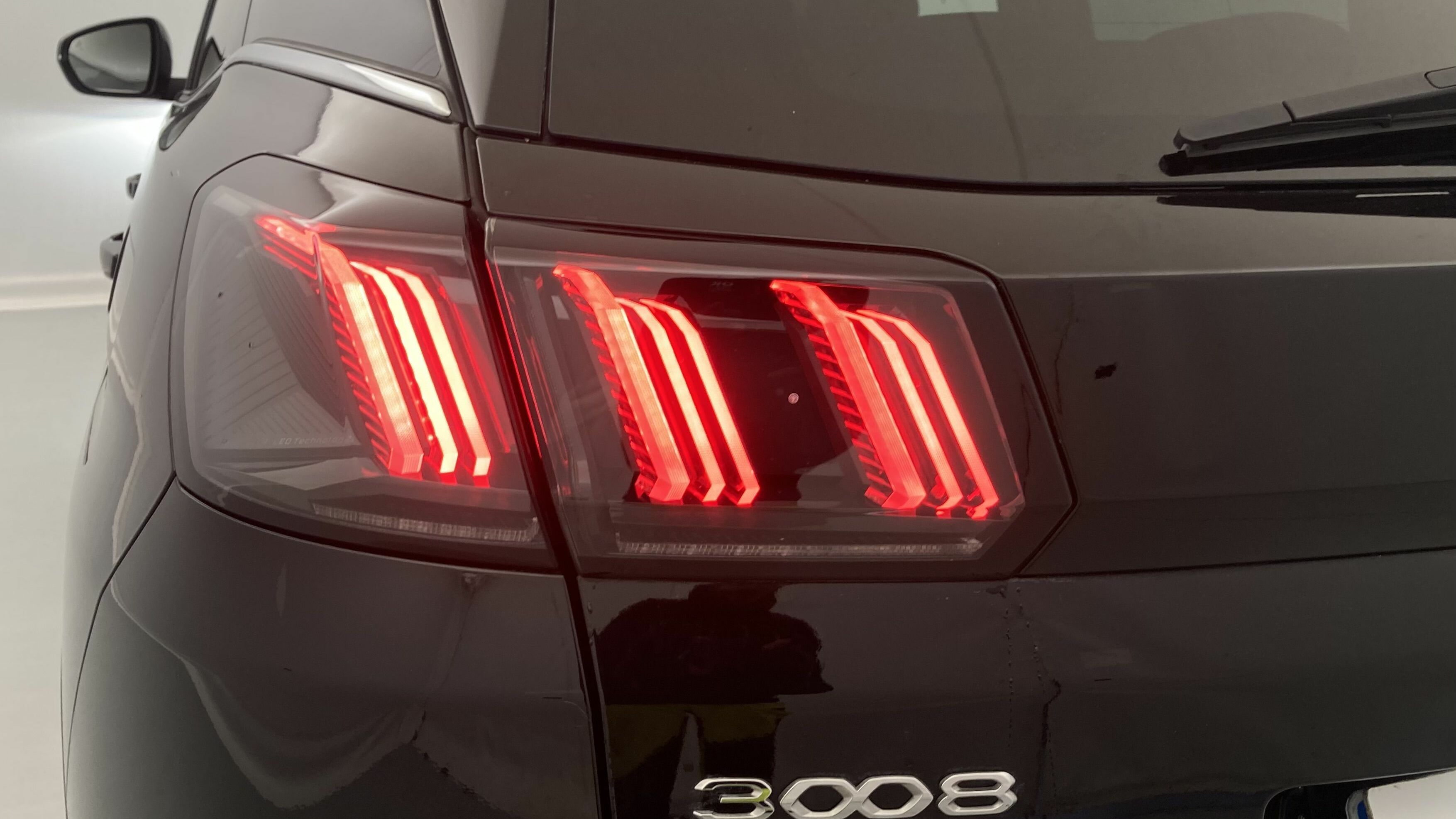 peugeot 3008 gt pack 1.6 HYBRID 300 EAT PHEV 2022 negro perla nera 29