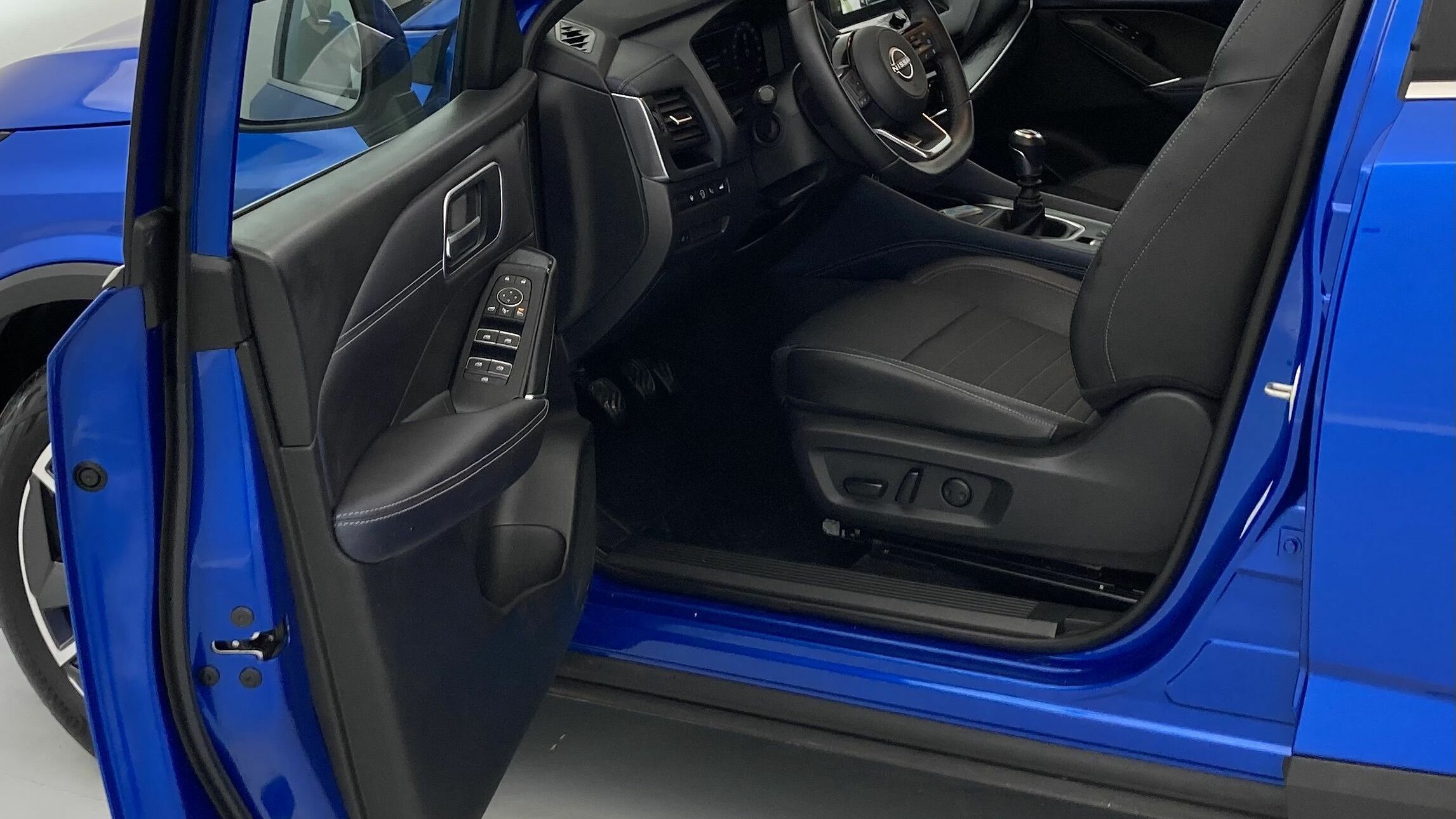 nissan qashqai tekna 1.3 DIG-T 140 MHEV 2022 blue 14