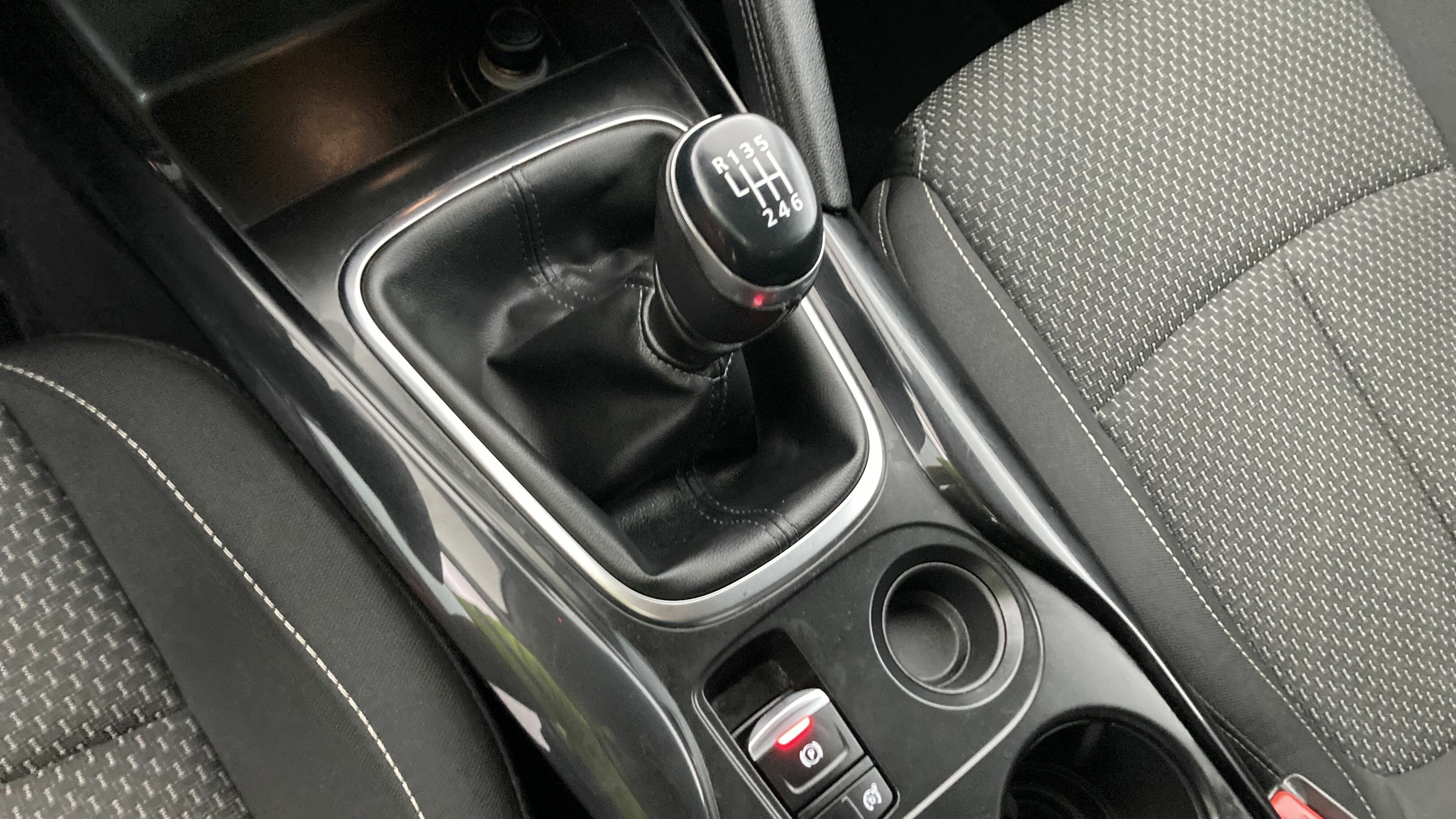 renault kadjar equilibre 1.3 TCE 140 2022 titanium-grau metallic 21