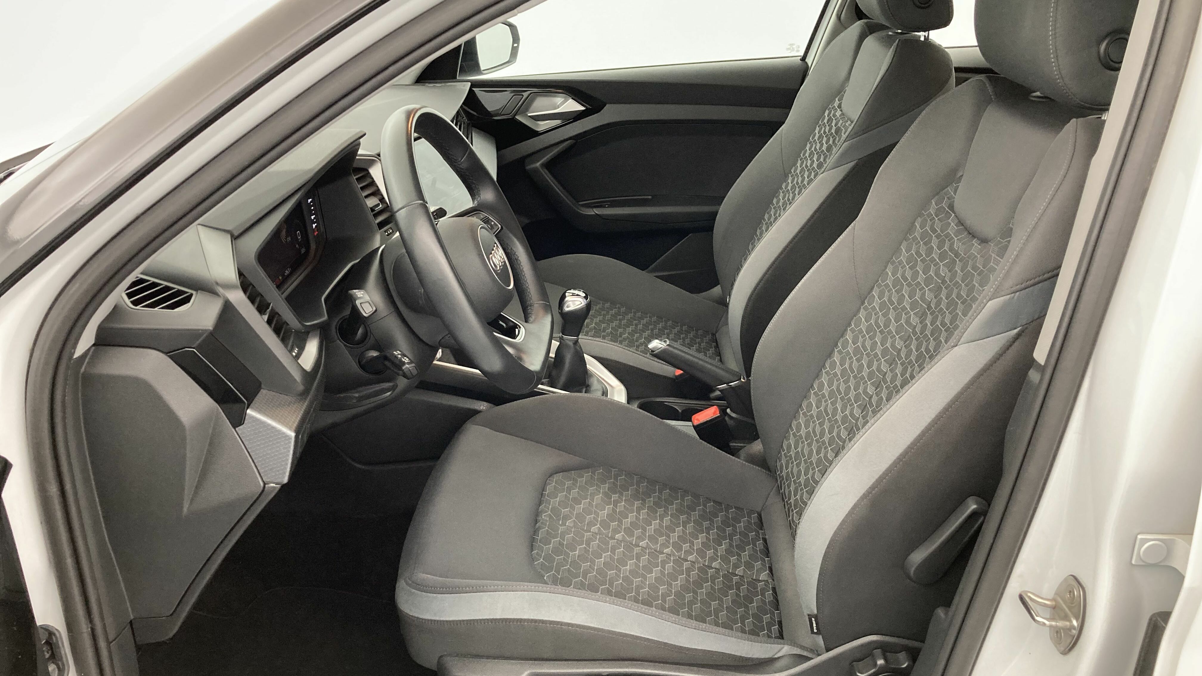 audi a1 sportback s line 30 TFSI 110 2022 gletscherweis / mythosschwarz 15