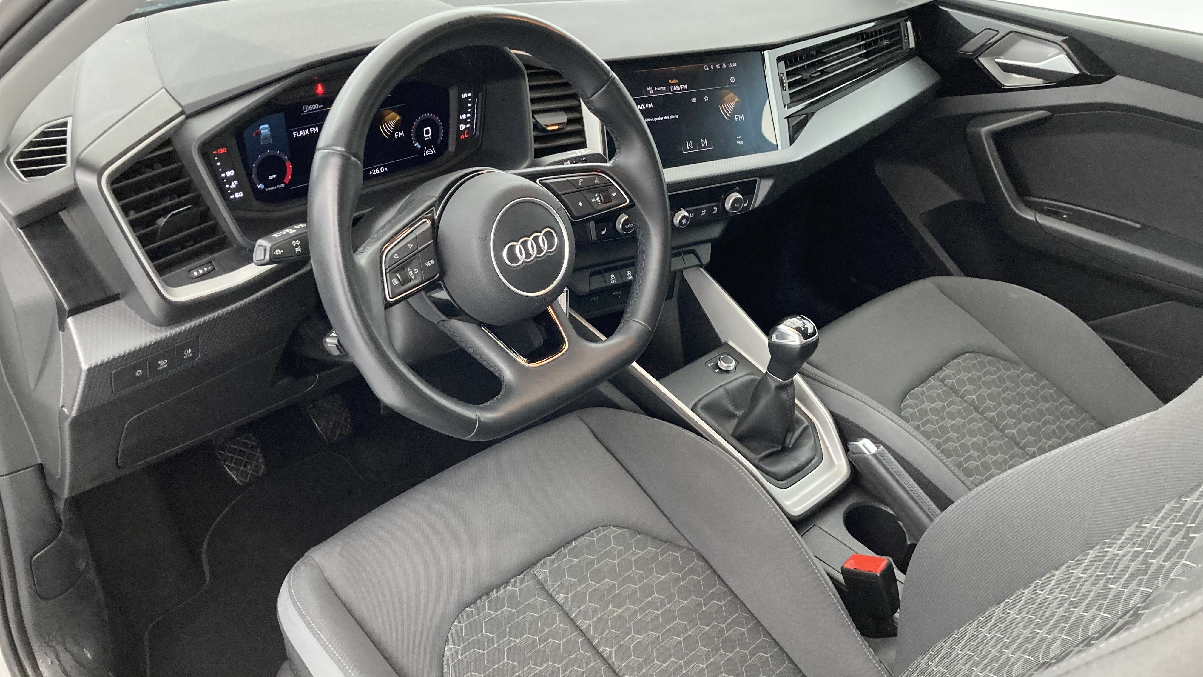 audi a1 sportback s line 30 TFSI 110 2022 gletscherweis / mythosschwarz 16