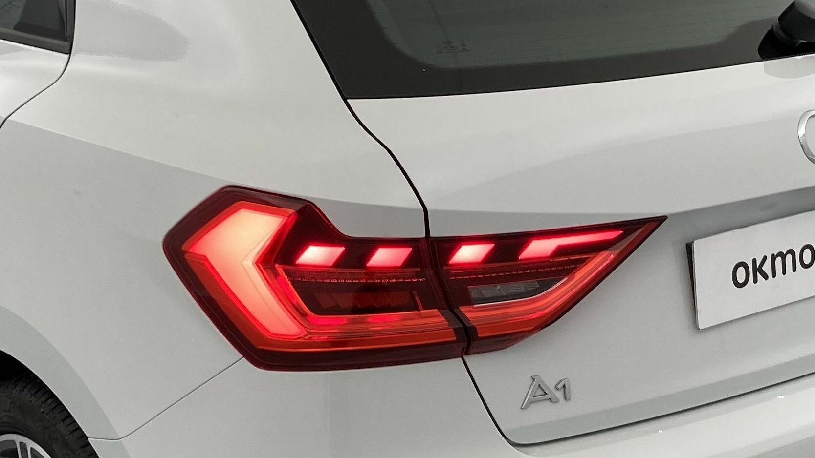 audi a1 sportback s line 30 TFSI 110 2022 gletscherweis / mythosschwarz 31