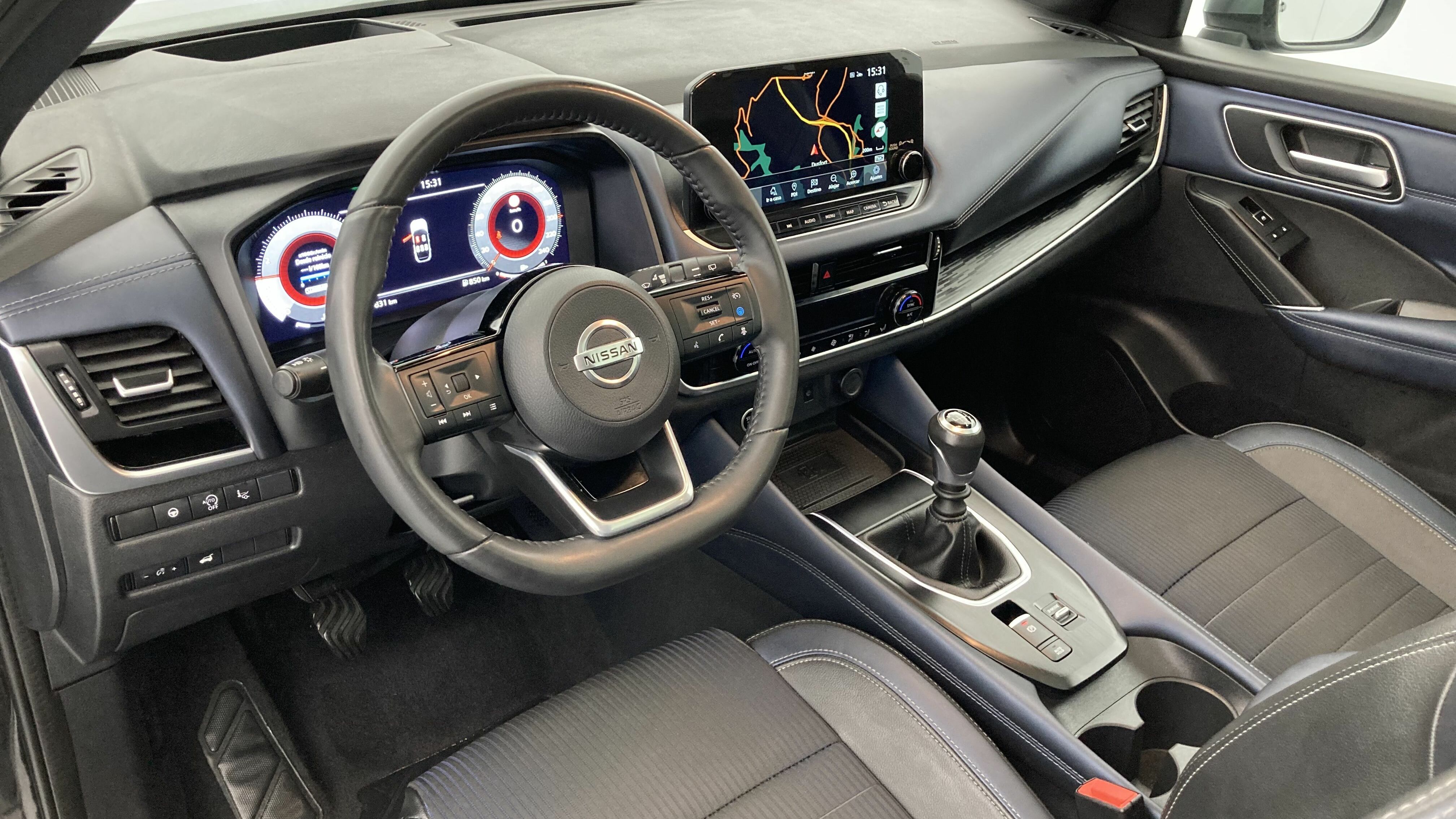 nissan qashqai tekna 1.3 DIG-T 140 MHEV 2022 noir metallise / gris 3