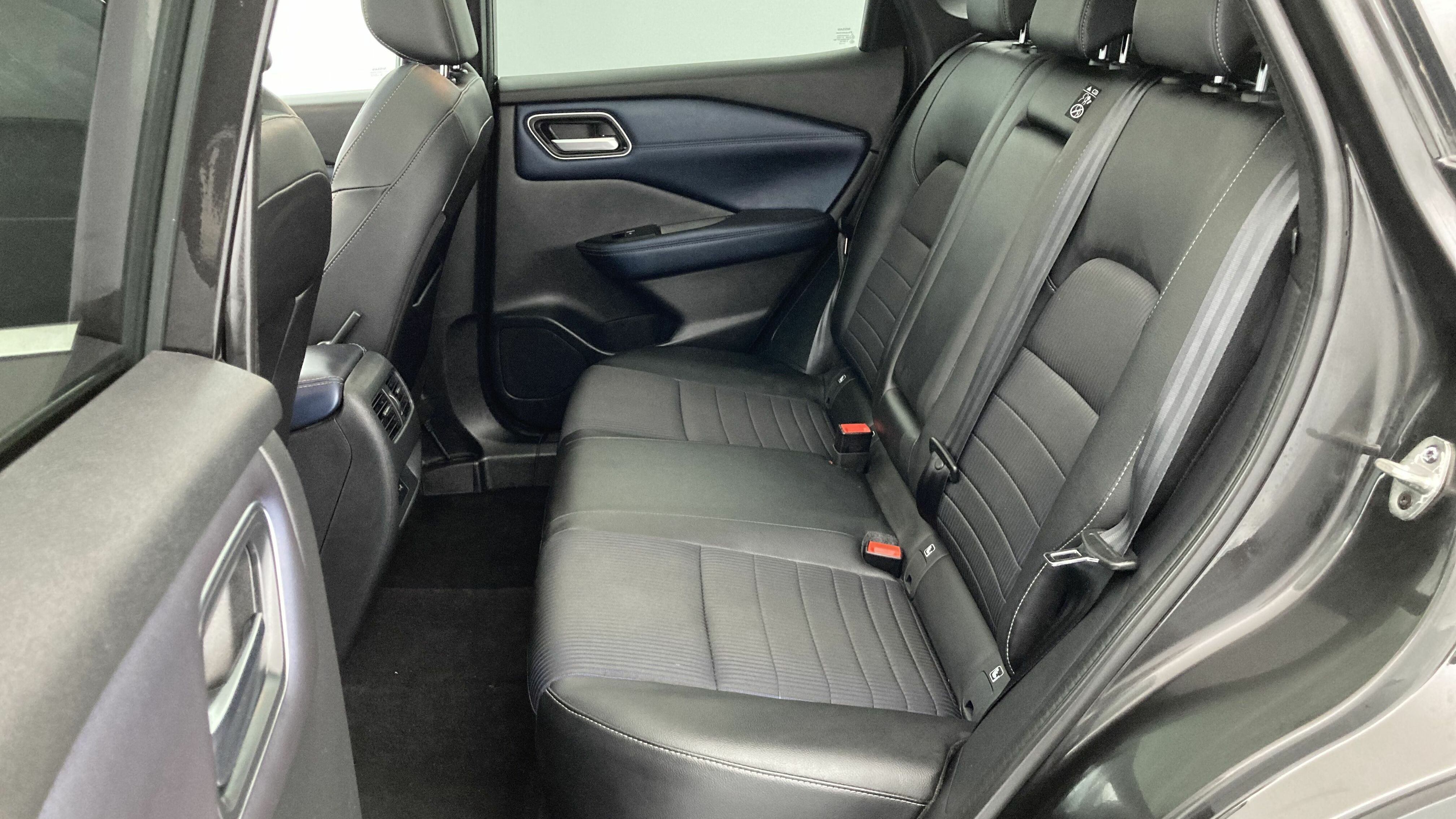 nissan qashqai tekna 1.3 DIG-T 140 MHEV 2022 noir metallise / gris 11