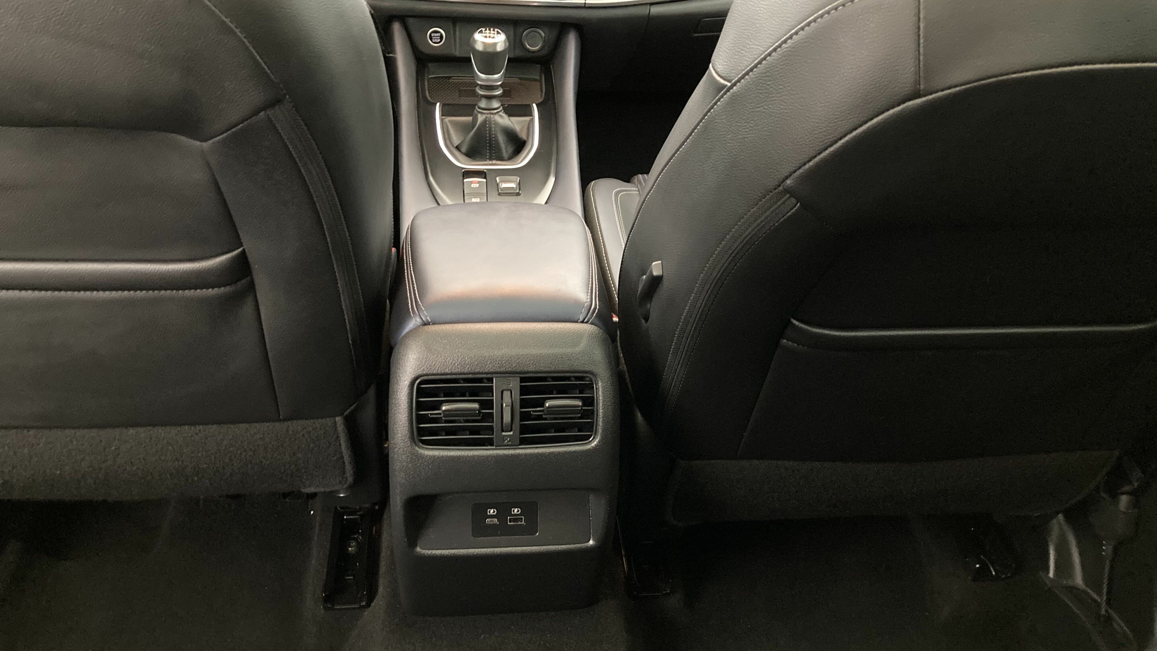 nissan qashqai tekna 1.3 DIG-T 140 MHEV 2022 noir metallise / gris 12