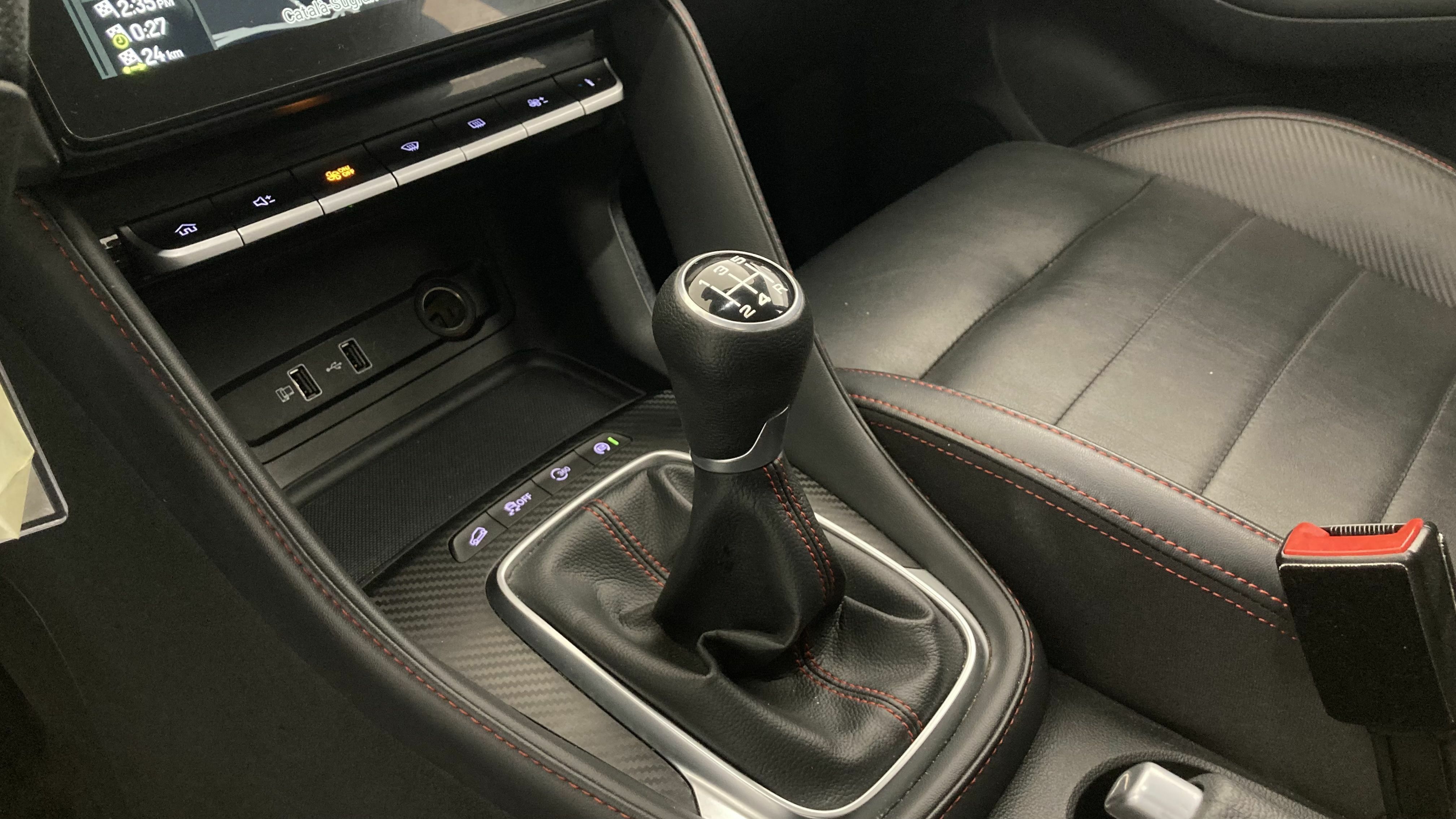 mg zs luxury 1.5 VTI-TECH 106 2023 diamond red 19