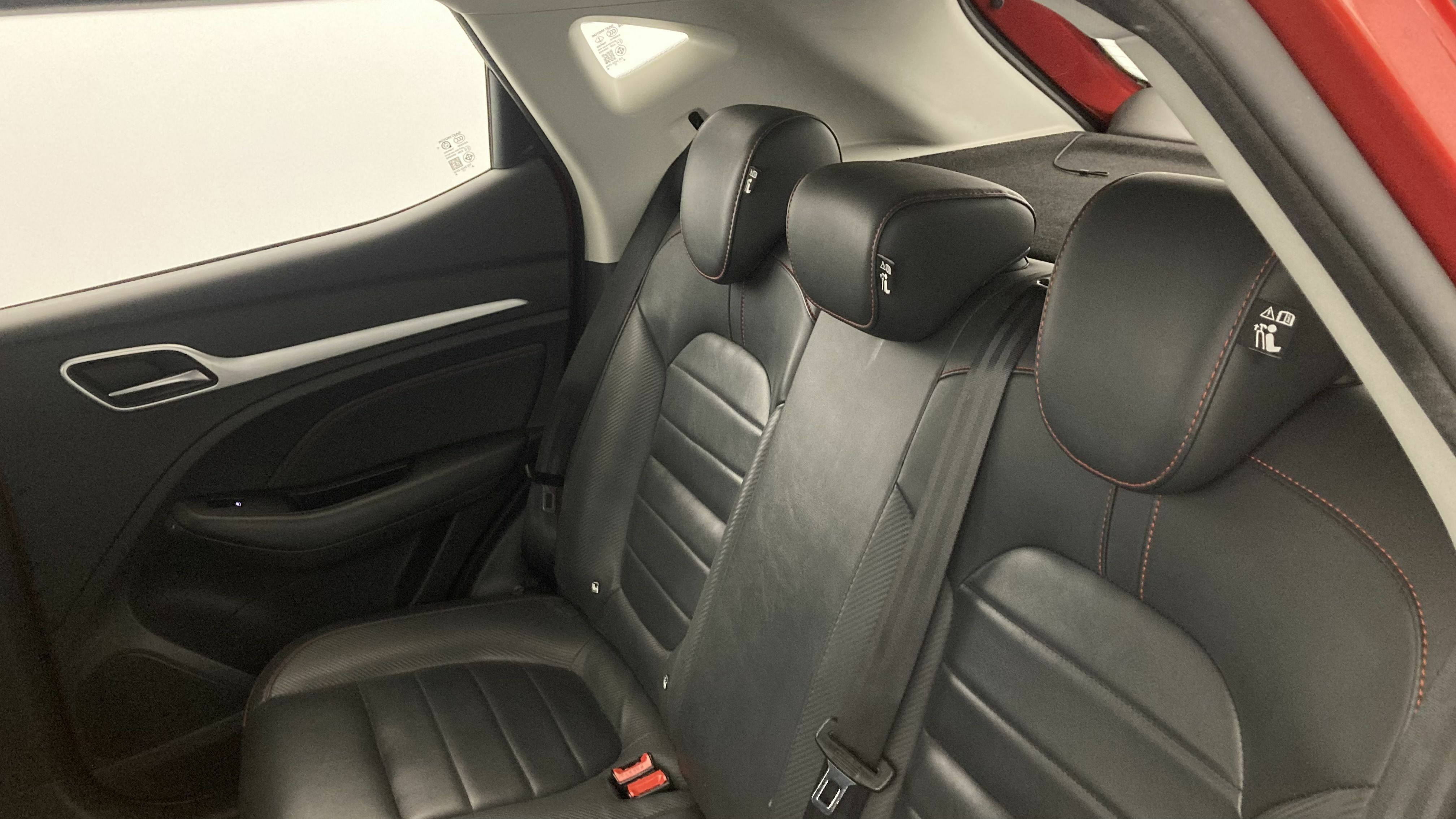 mg zs luxury 1.5 VTI-TECH 106 2023 diamond red 20