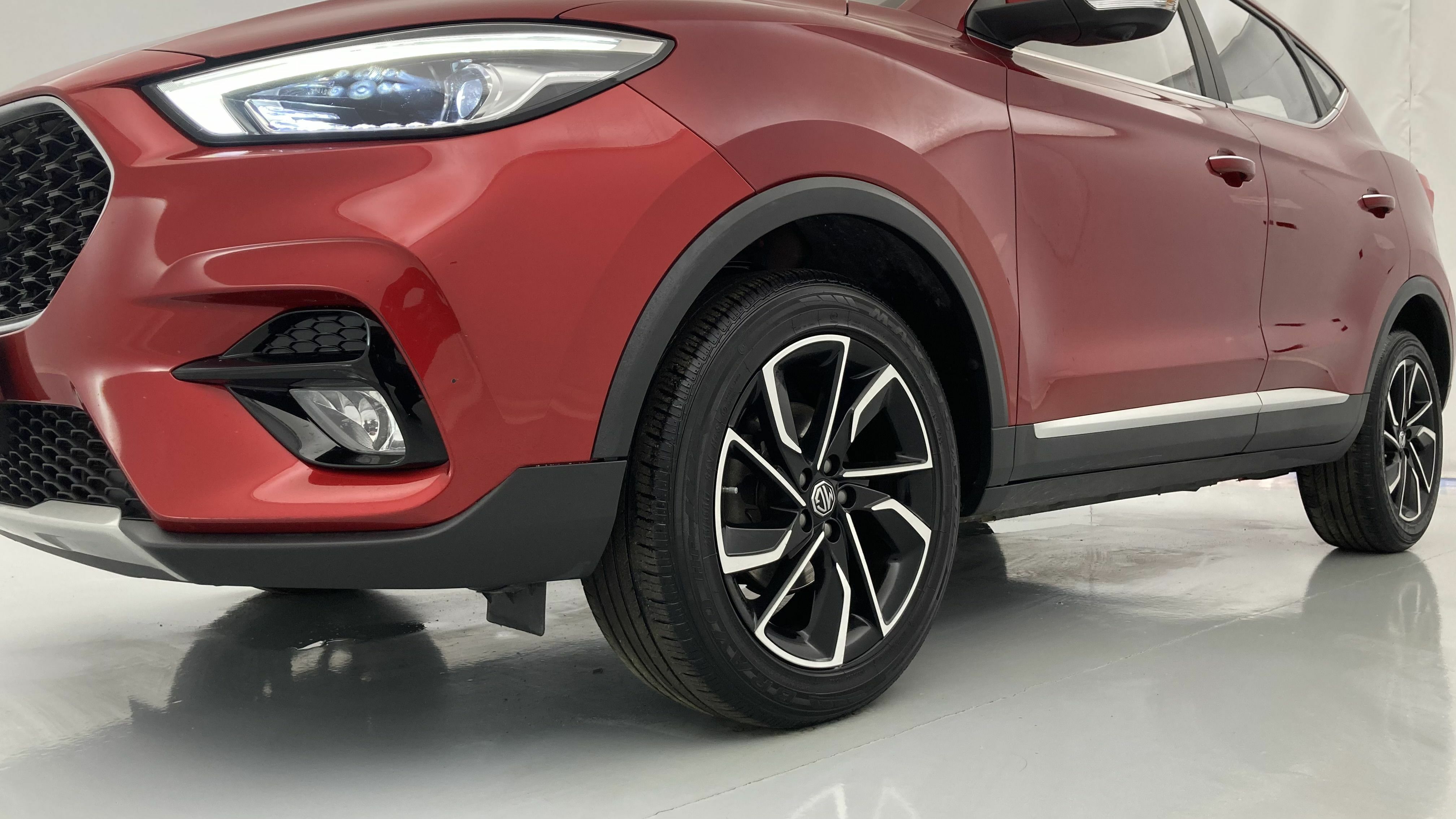 mg zs luxury 1.5 VTI-TECH 106 2023 diamond red 25