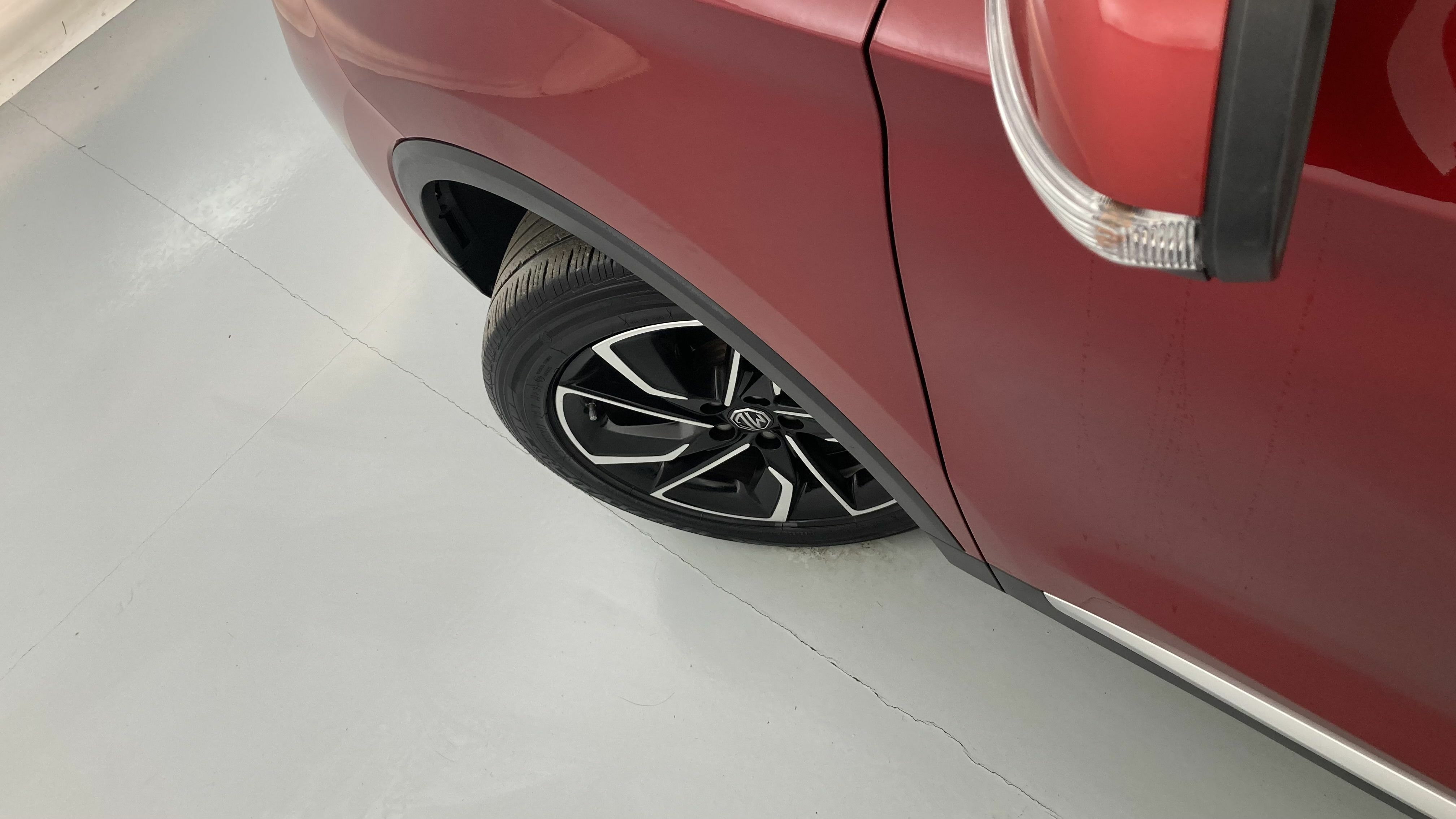 mg zs luxury 1.5 VTI-TECH 106 2023 diamond red 27