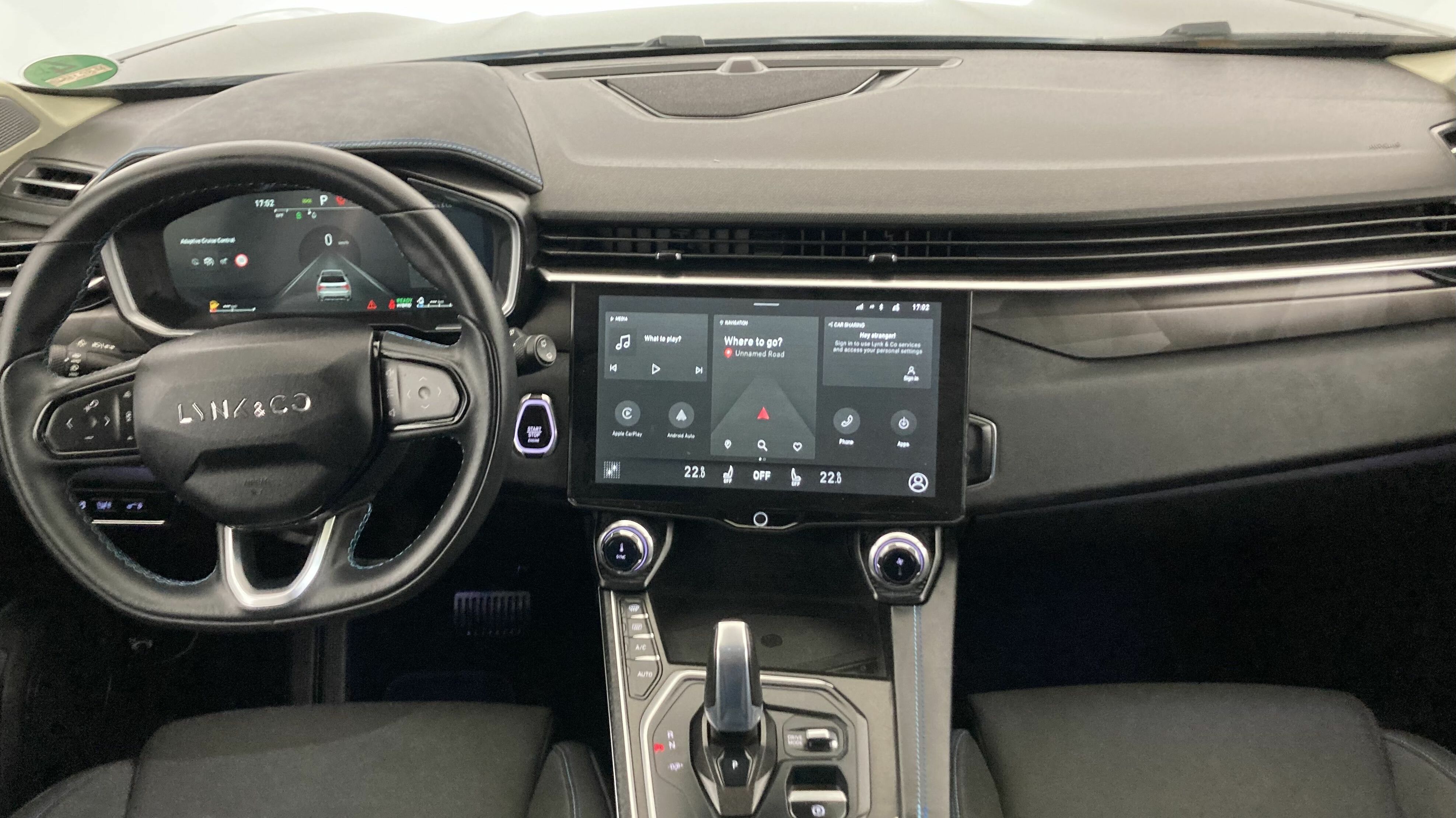 lynk&co 1 nv 1.5 PHEV 261 2022 black 16