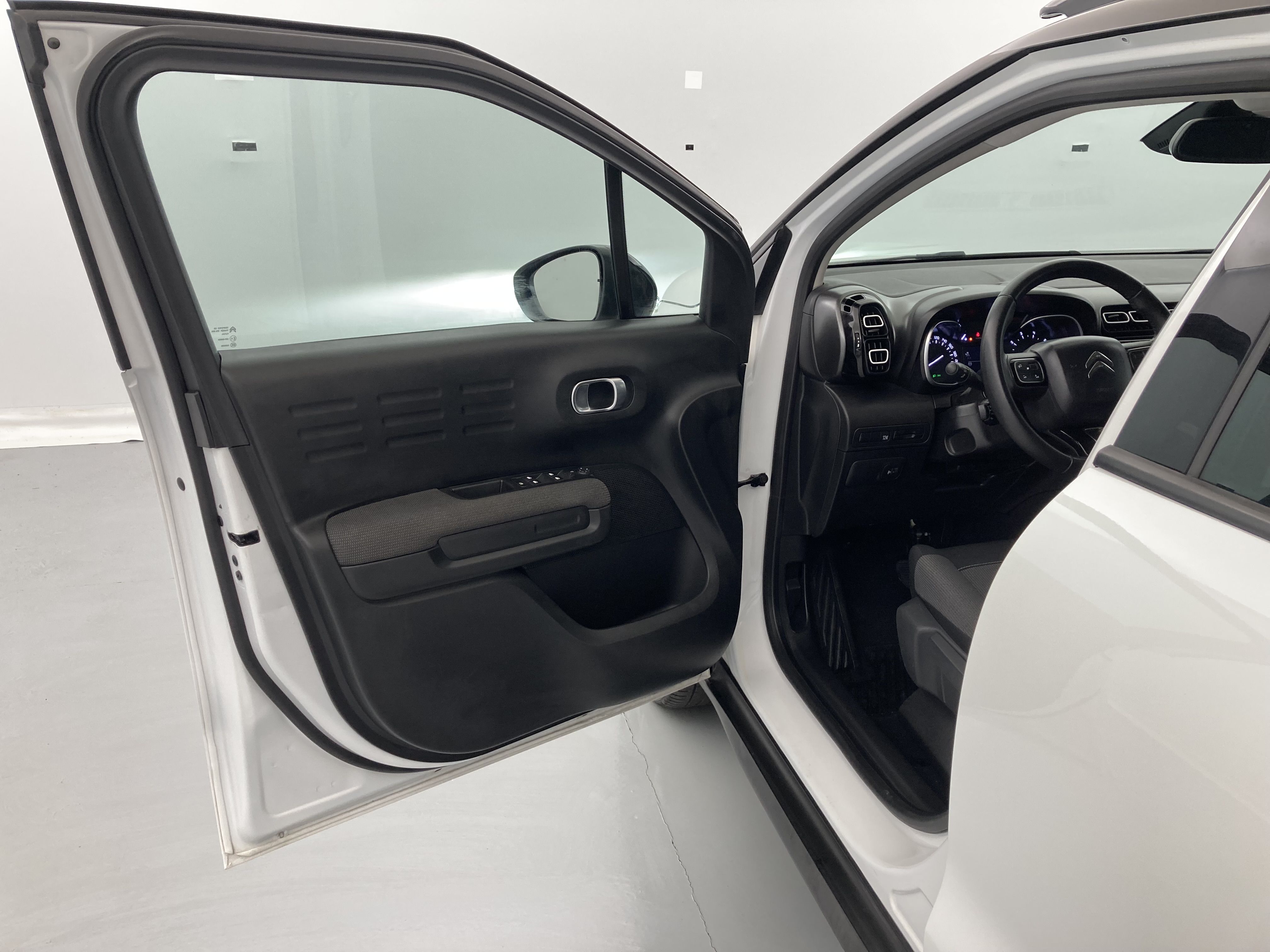 citroen c3 aircross shine pack 1.2 PURETECH 130 EAT 2023 blanco polar / negro 17