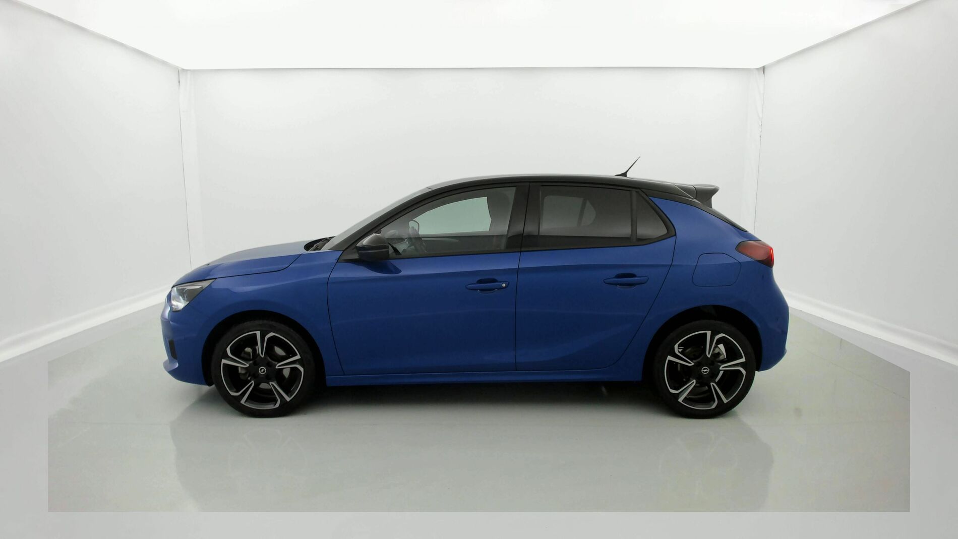 opel corsa gs line 1.2 130CV AUTO 2022 azul voltaico / negro 3