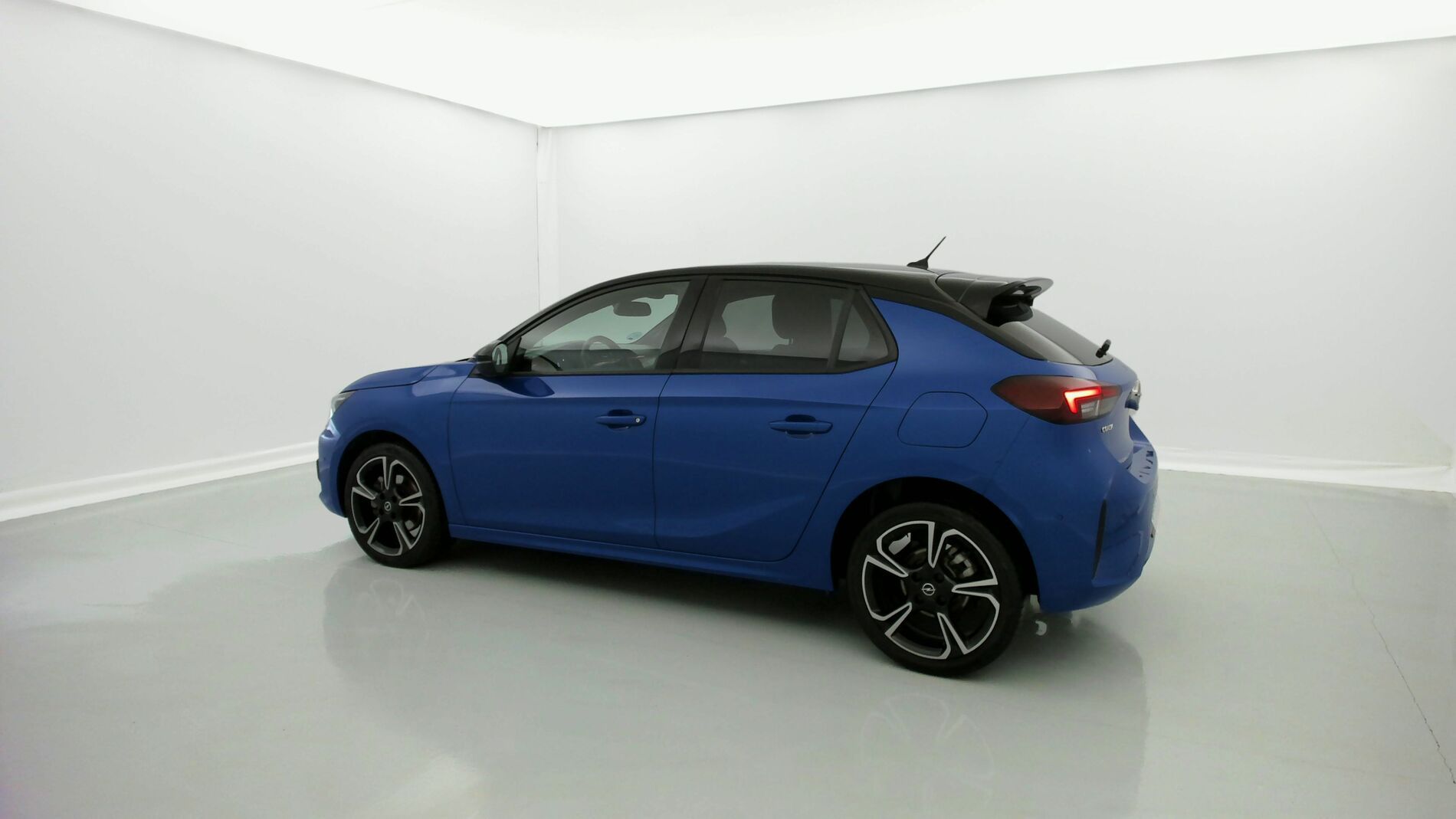 opel corsa gs line 1.2 130CV AUTO 2022 azul voltaico / negro 4