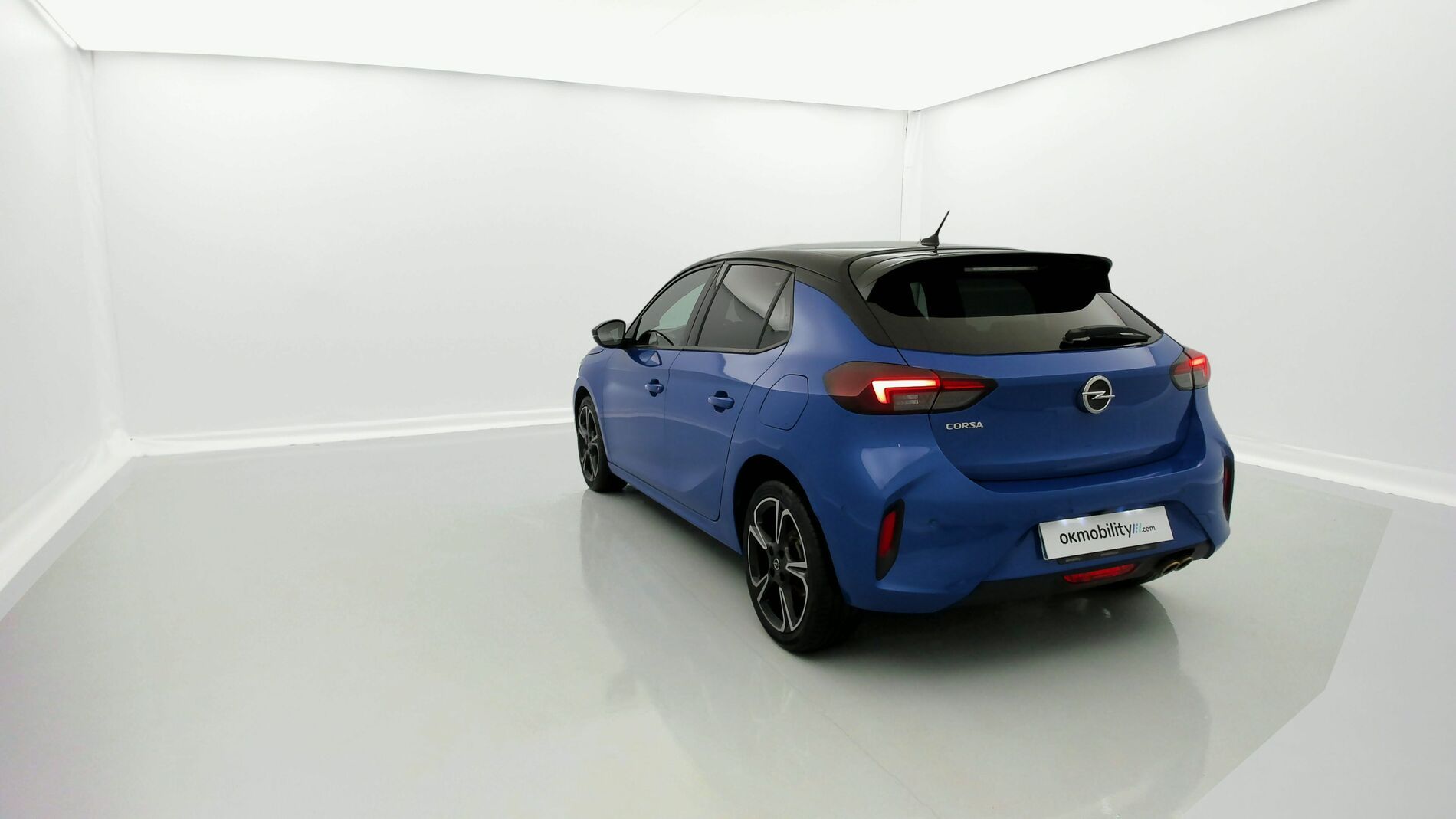 opel corsa gs line 1.2 130CV AUTO 2022 azul voltaico / negro 5