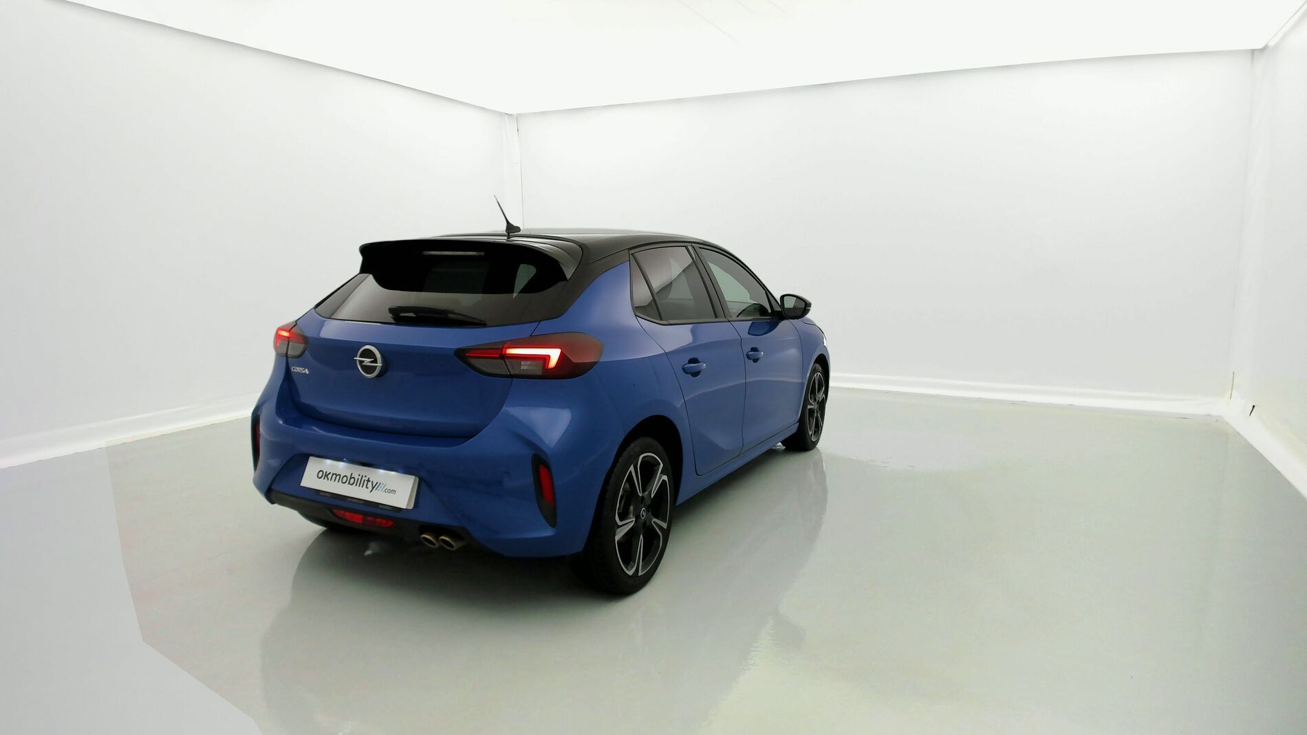 opel corsa gs line 1.2 130CV AUTO 2022 azul voltaico / negro 7