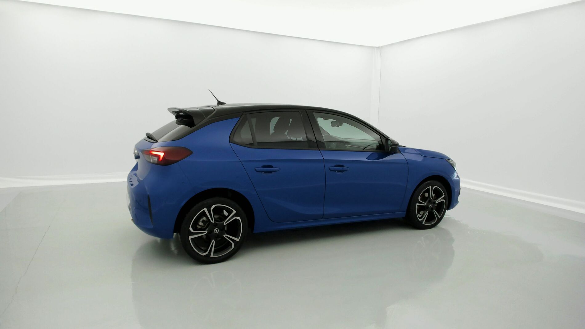 opel corsa gs line 1.2 130CV AUTO 2022 azul voltaico / negro 8