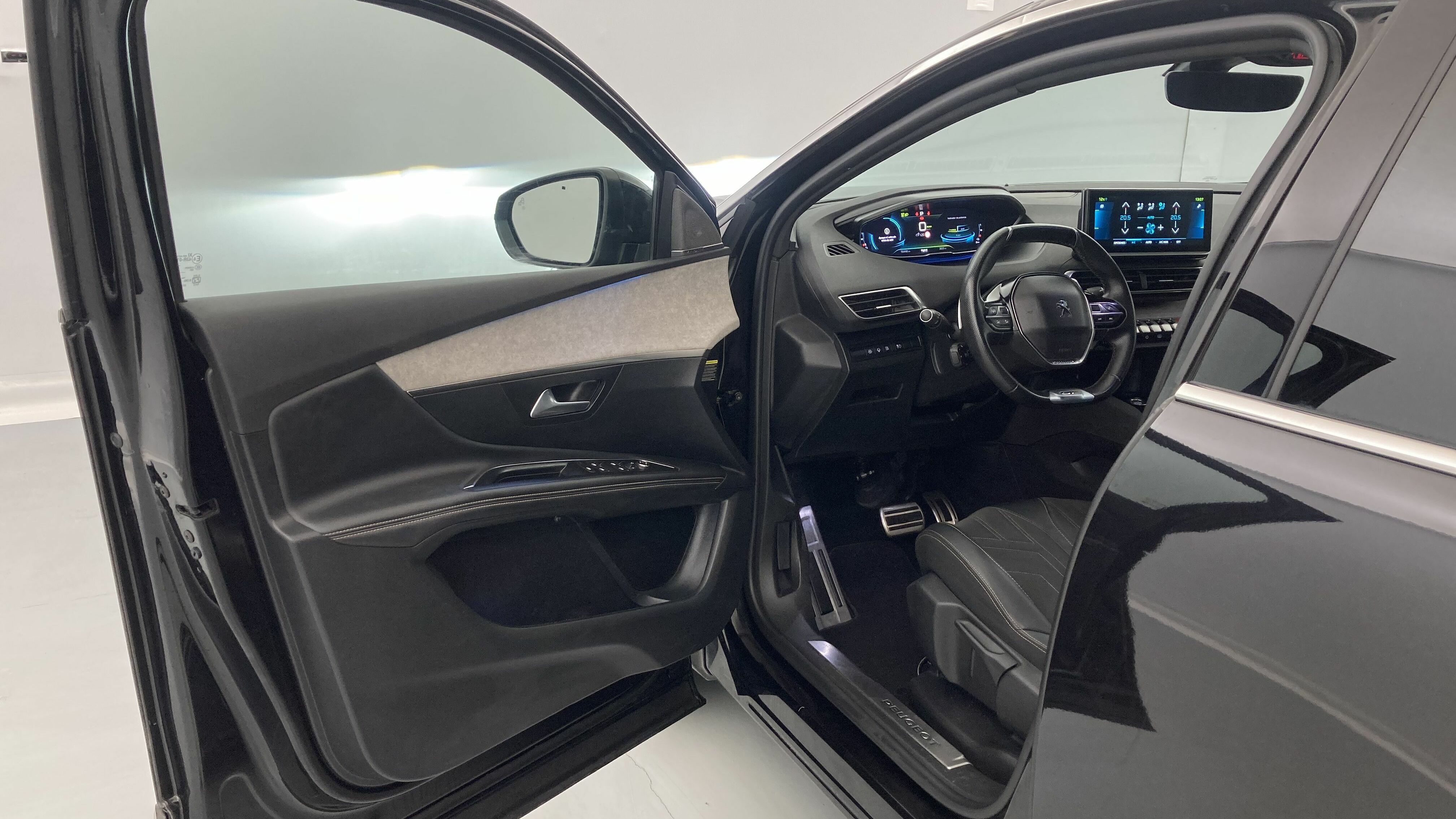 peugeot 3008 gt pack 1.6 HYBRID 300 EAT PHEV 2022 negro perla nera 12