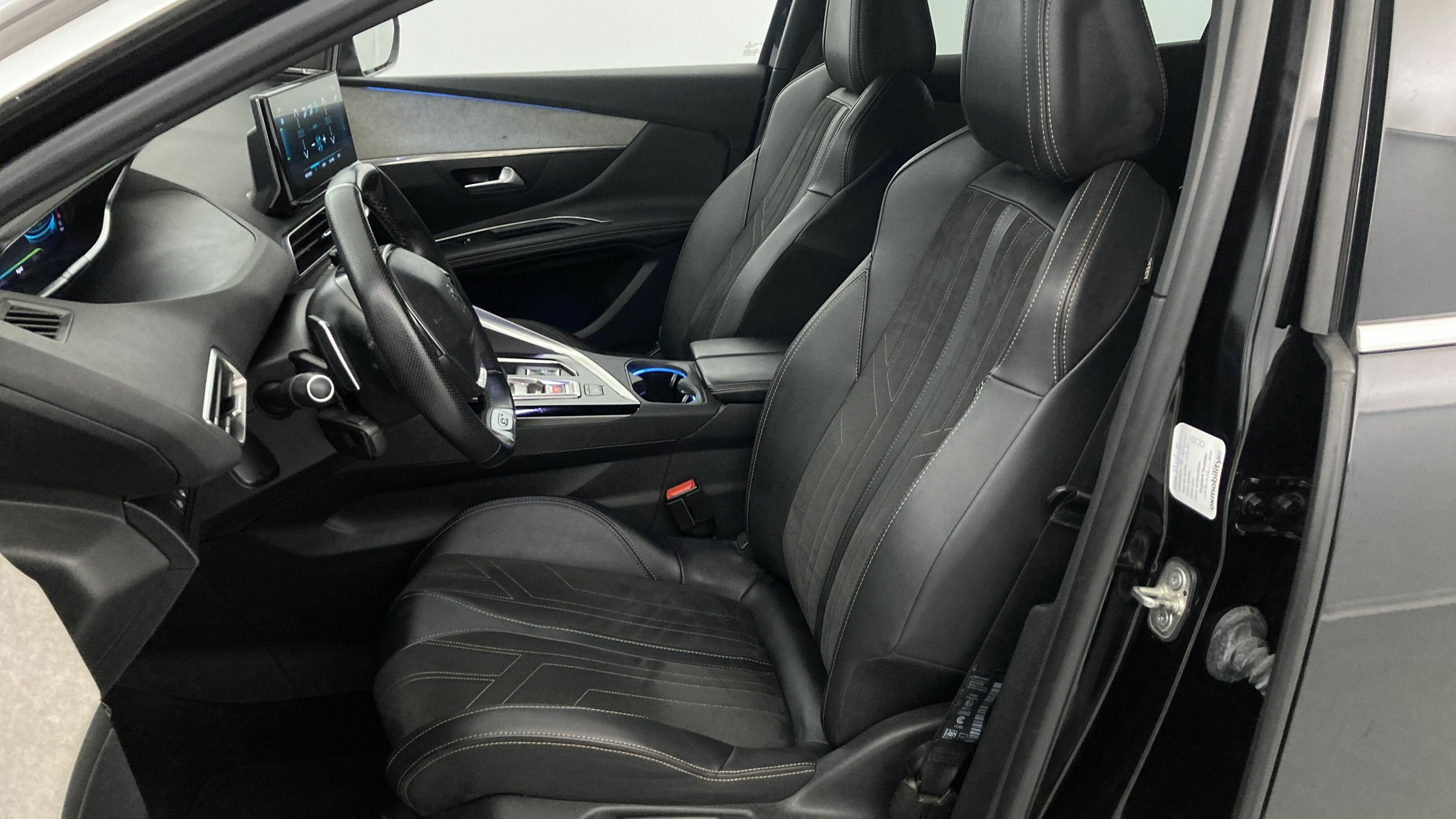 peugeot 3008 gt pack 1.6 HYBRID 300 EAT PHEV 2022 negro perla nera 13