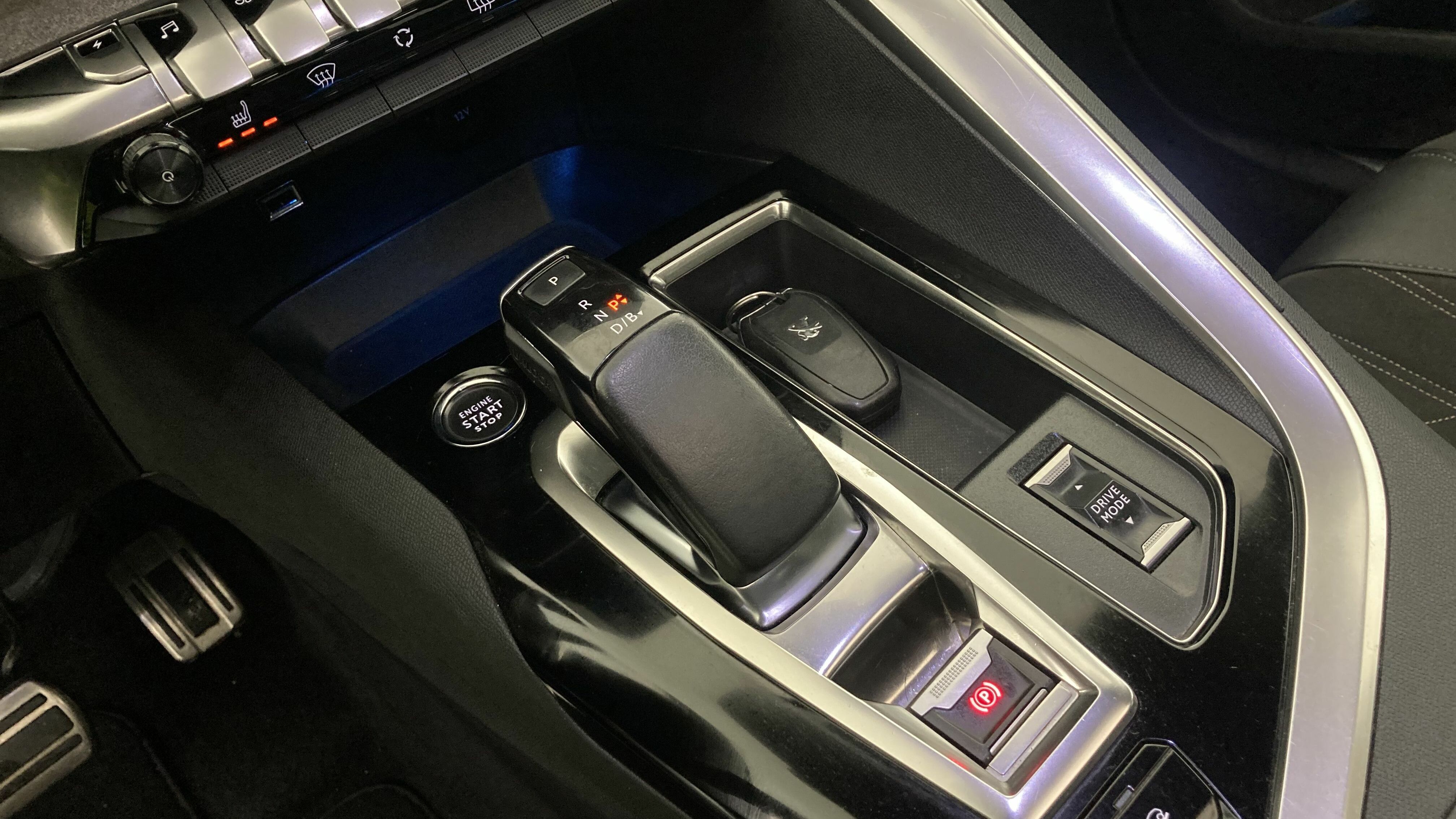 peugeot 3008 gt pack 1.6 HYBRID 300 EAT PHEV 2022 negro perla nera 19