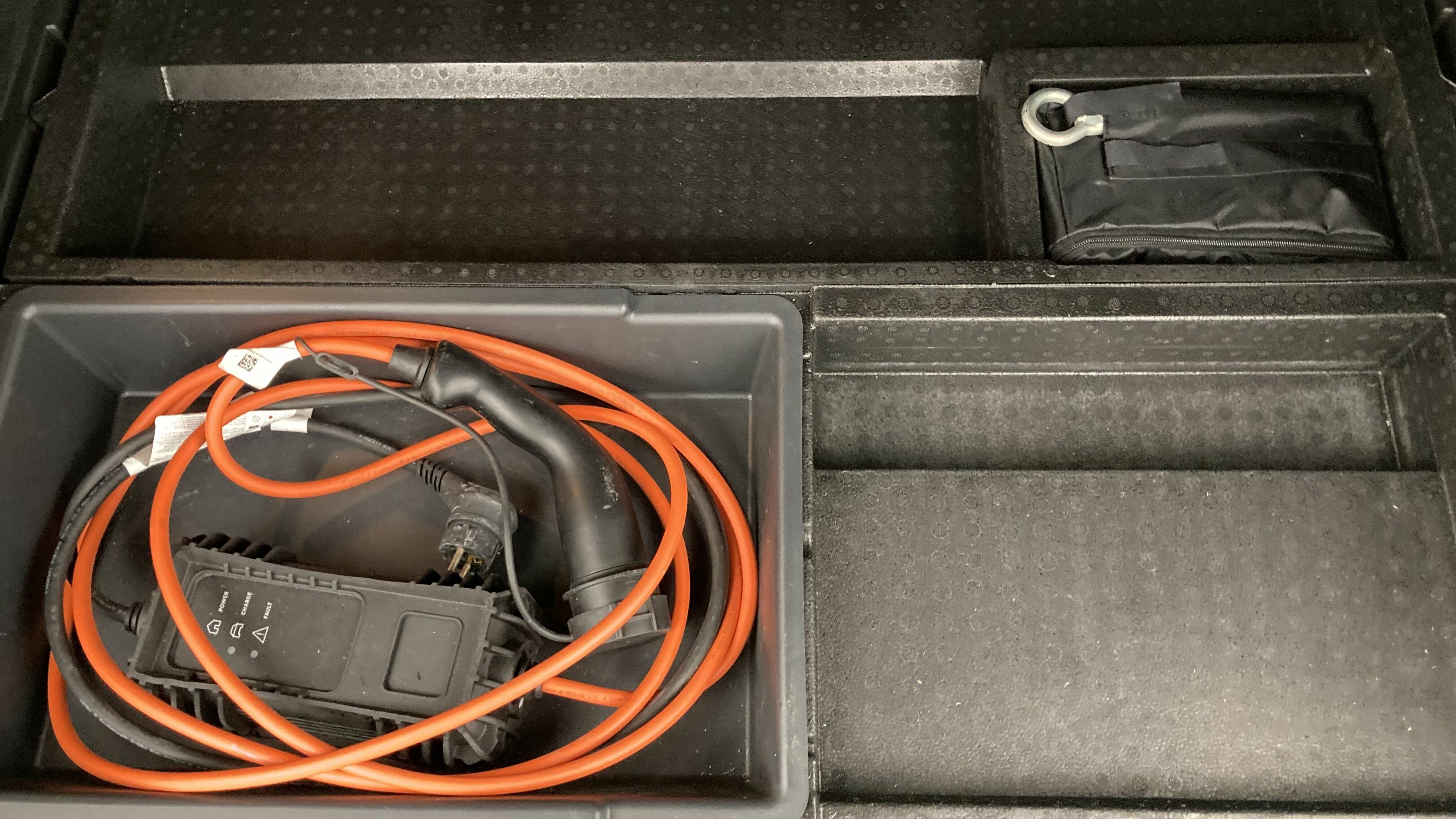 peugeot 3008 gt pack 1.6 HYBRID 300 EAT PHEV 2022 negro perla nera 22