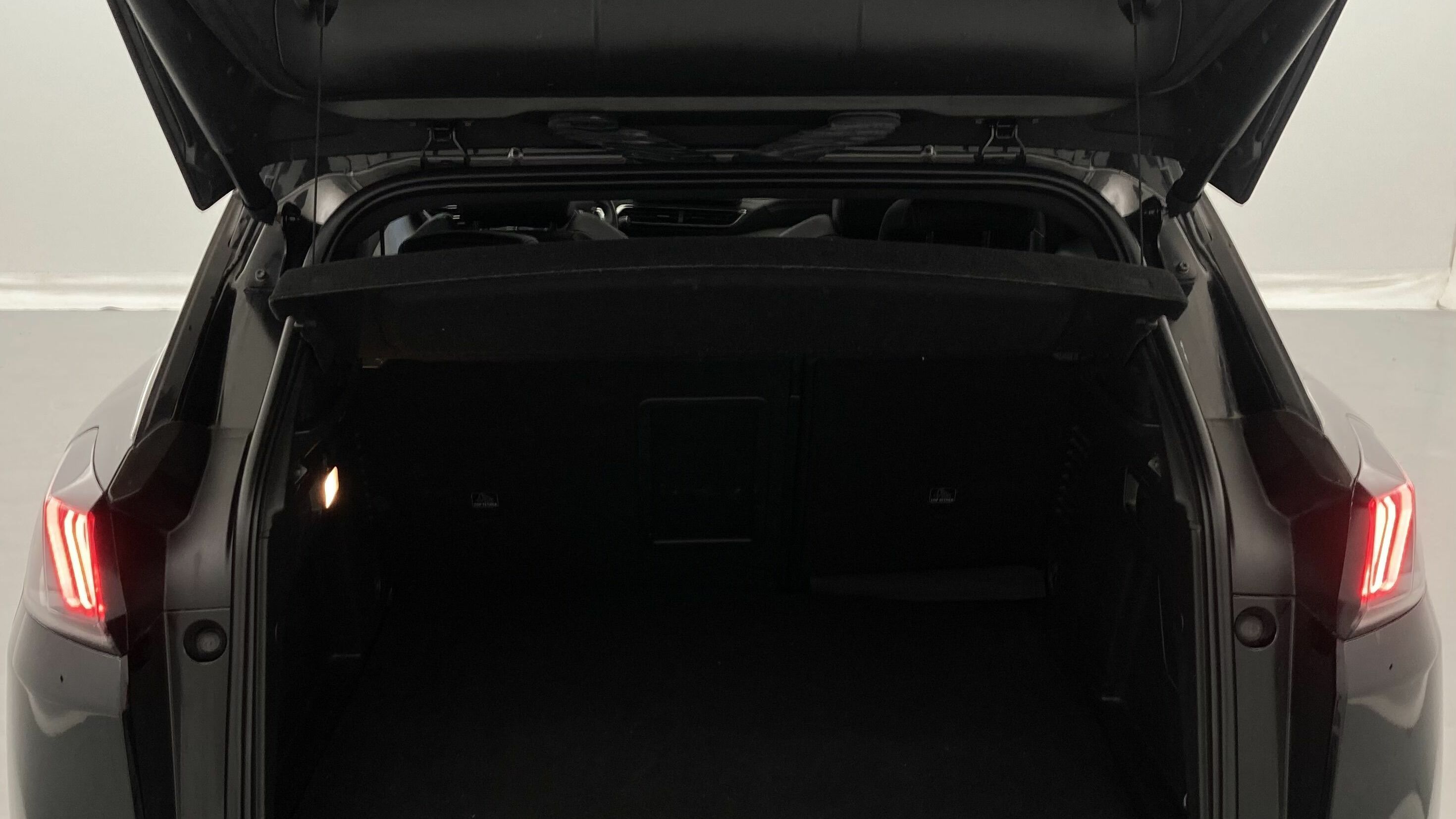 peugeot 3008 gt pack 1.6 HYBRID 300 EAT PHEV 2022 negro perla nera 23