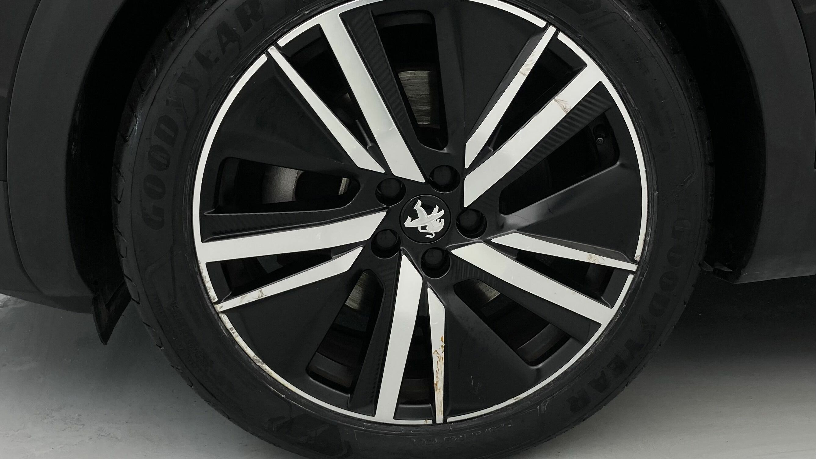 peugeot 3008 gt pack 1.6 HYBRID 300 EAT PHEV 2022 negro perla nera 26