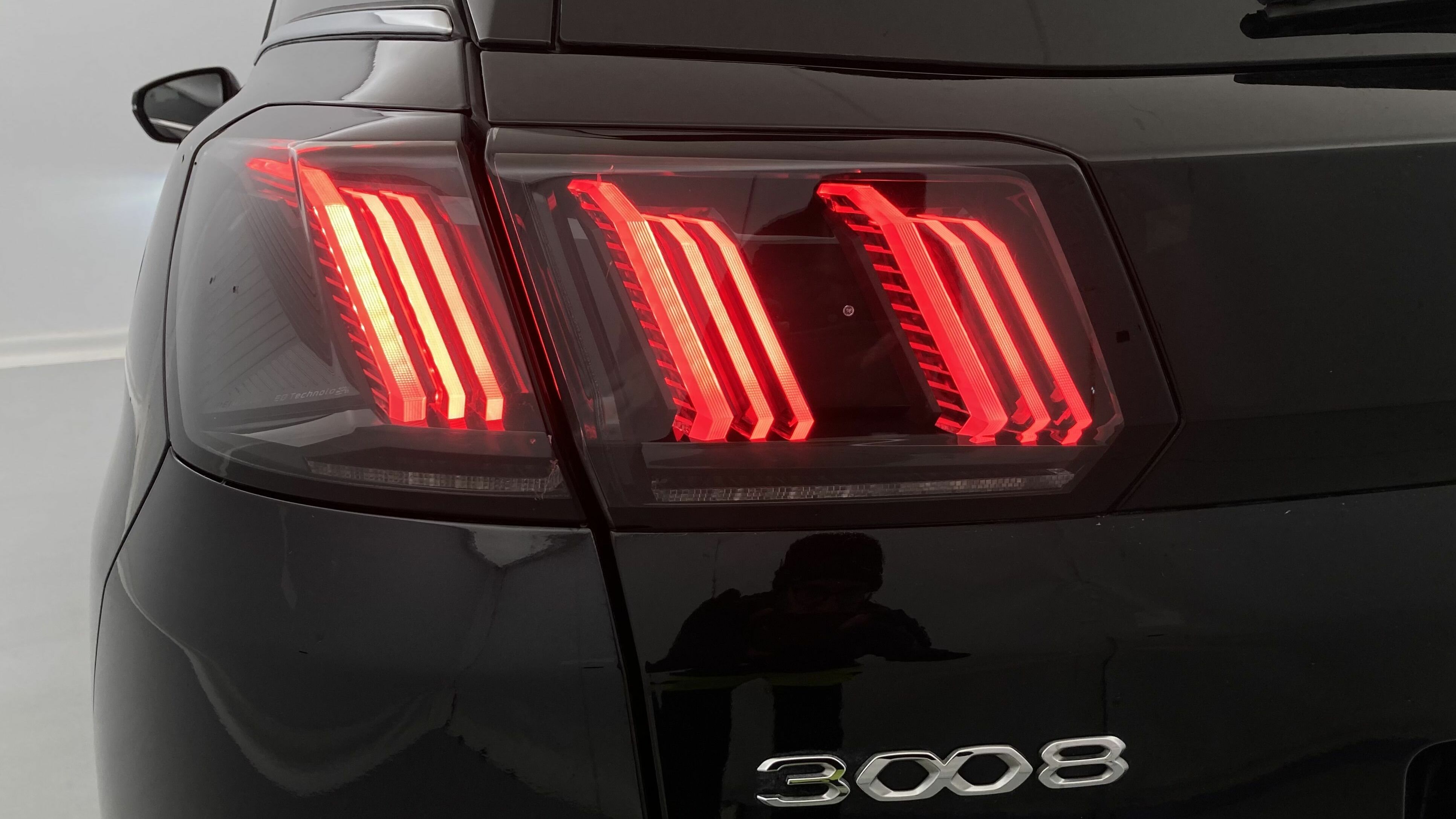 peugeot 3008 gt pack 1.6 HYBRID 300 EAT PHEV 2022 negro perla nera 29