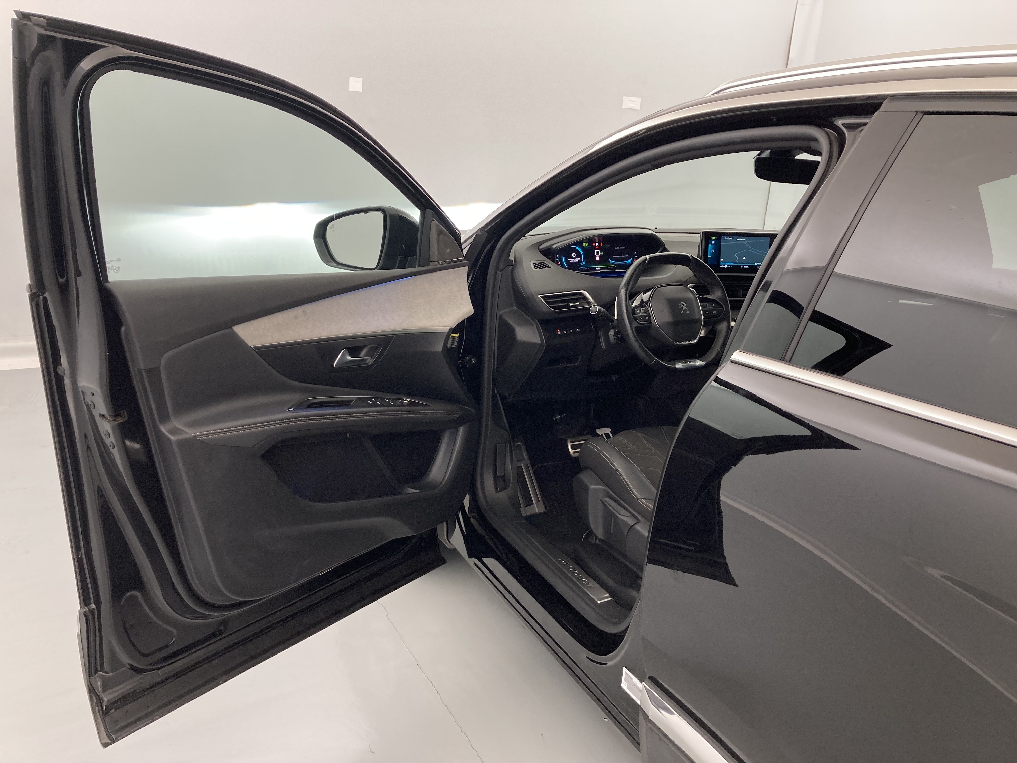 peugeot 3008 gt pack 1.6 HYBRID 300 EAT PHEV 2022 negro perla nera 14