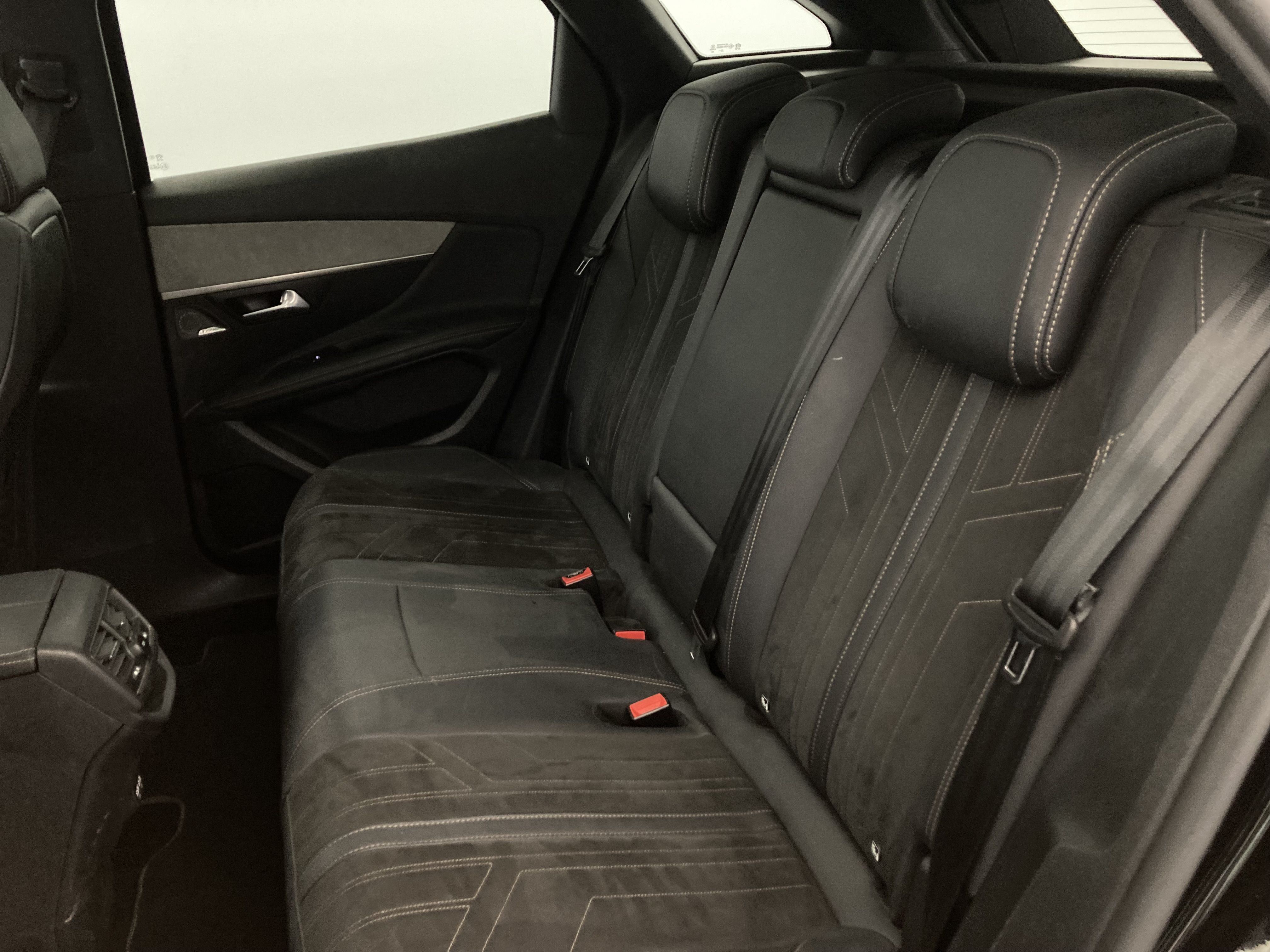 peugeot 3008 gt pack 1.6 HYBRID 300 EAT PHEV 2022 negro perla nera 24