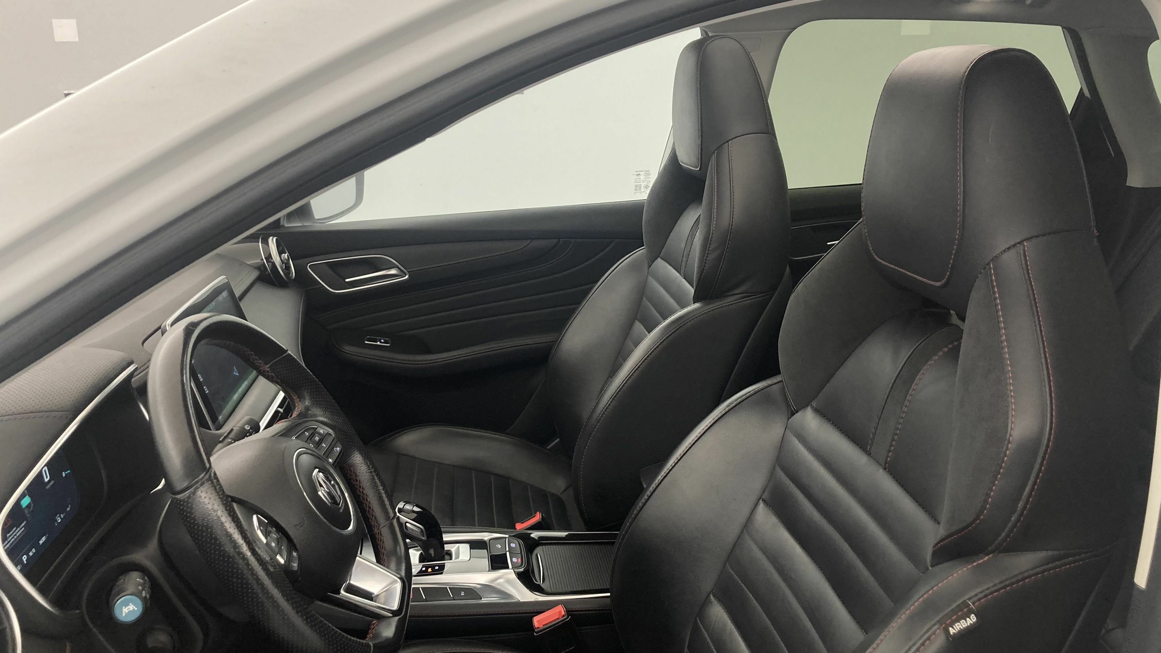 mg ehs phev luxury 1.5 T-GDI 258 PHEV 2023 white 13