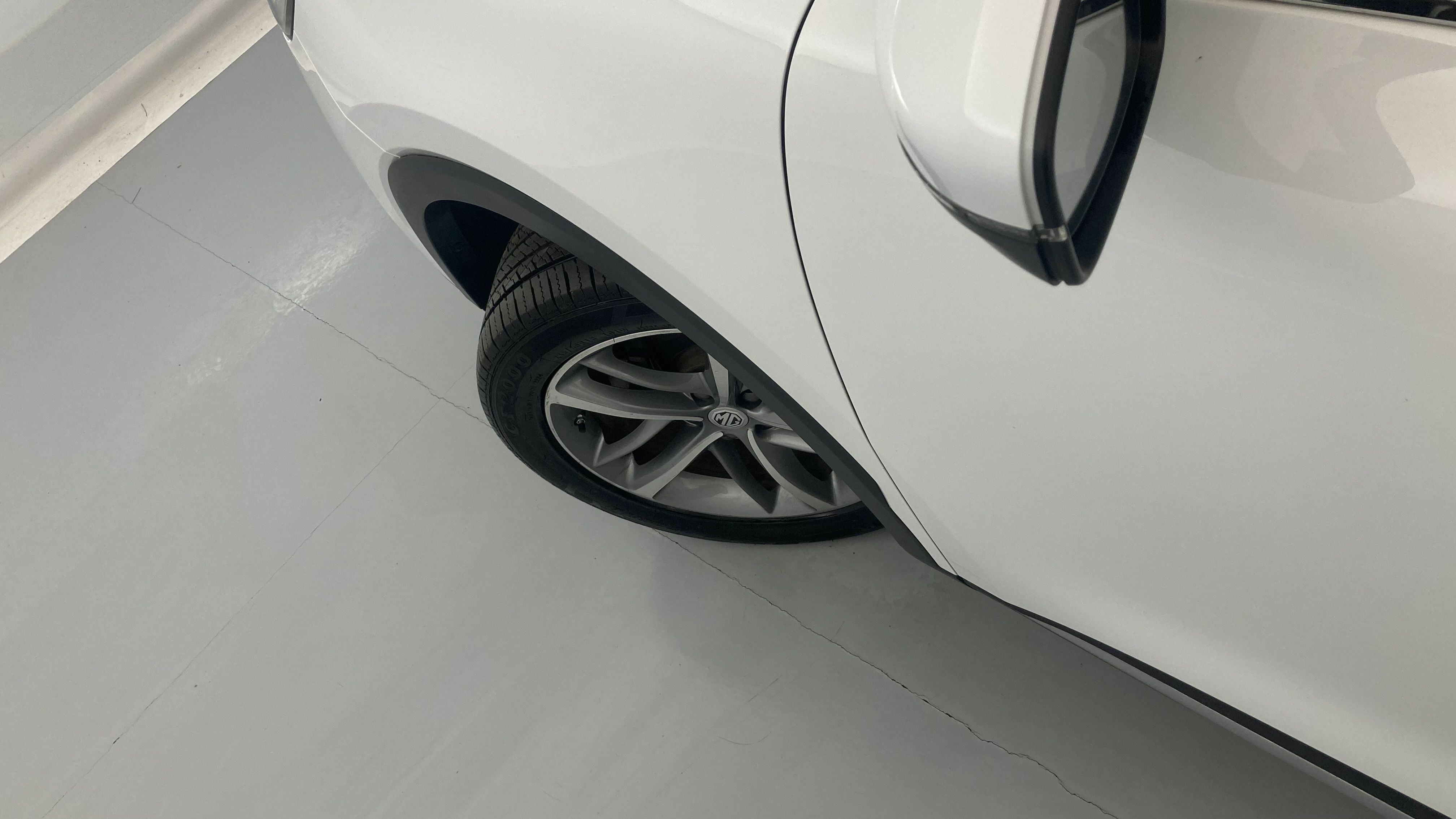 mg ehs phev luxury 1.5 T-GDI 258 PHEV 2023 white 27