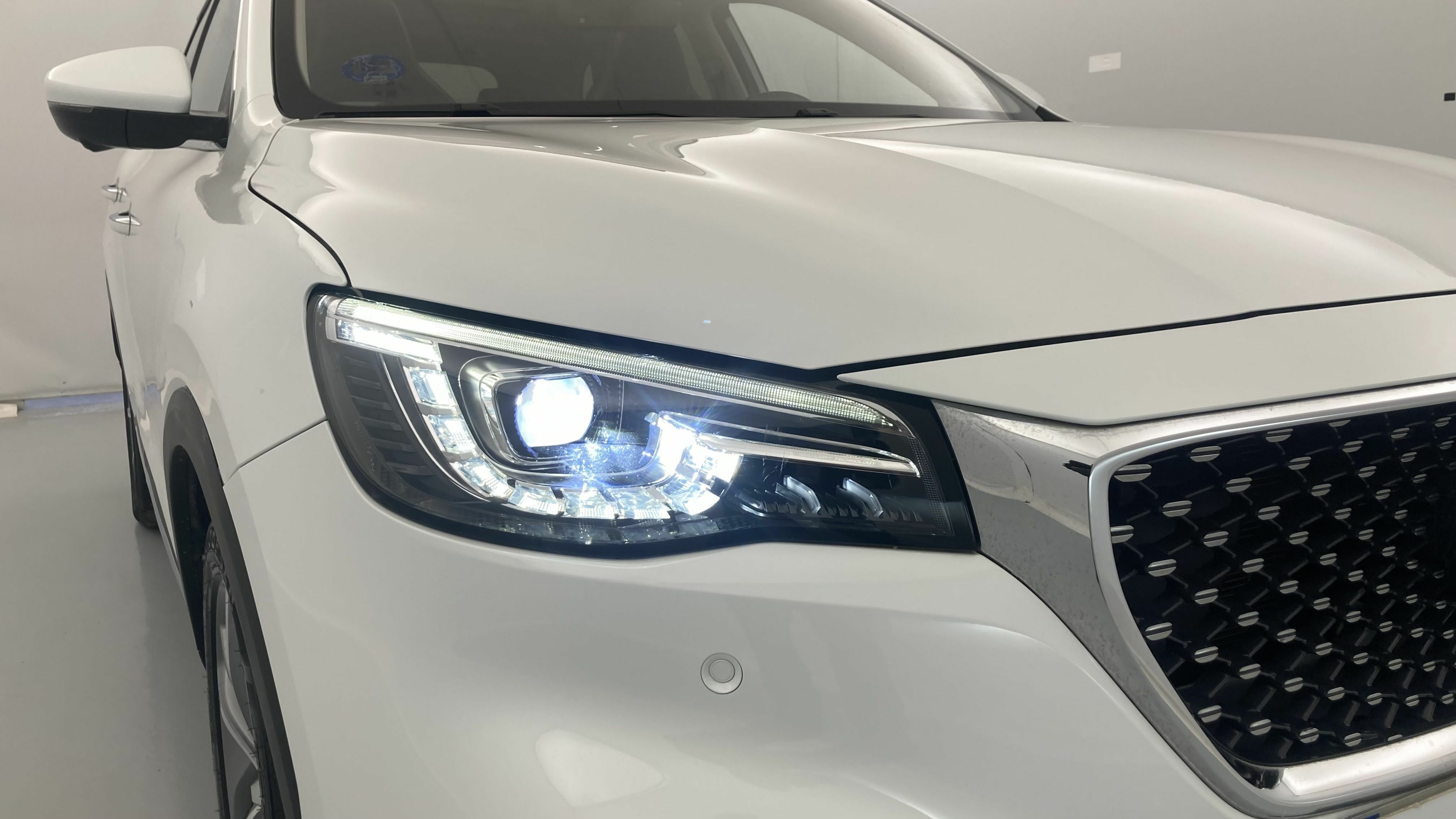 mg ehs phev luxury 1.5 T-GDI 258 PHEV 2023 white 28