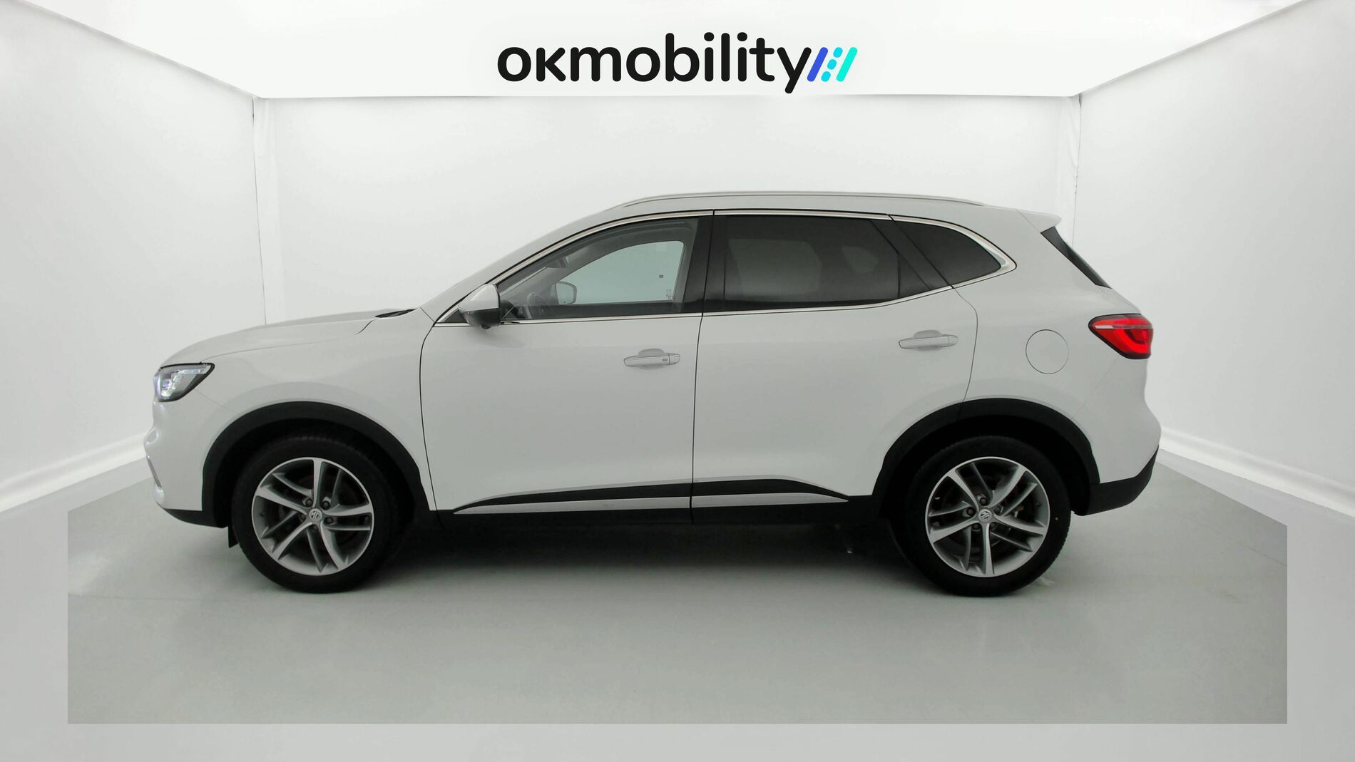 mg ehs phev luxury 1.5 T-GDI 258 PHEV 2023 white 5