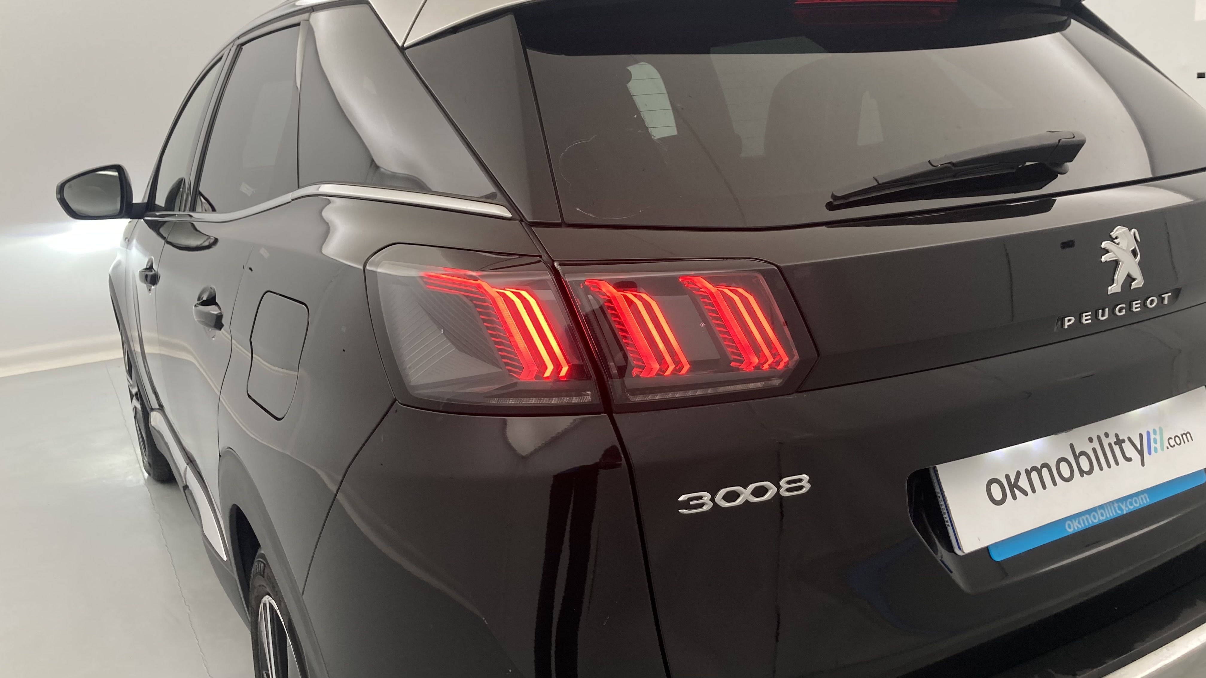 peugeot 3008 gt pack 1.6 HYBRID 300 EAT PHEV 2022 negro perla nera 24