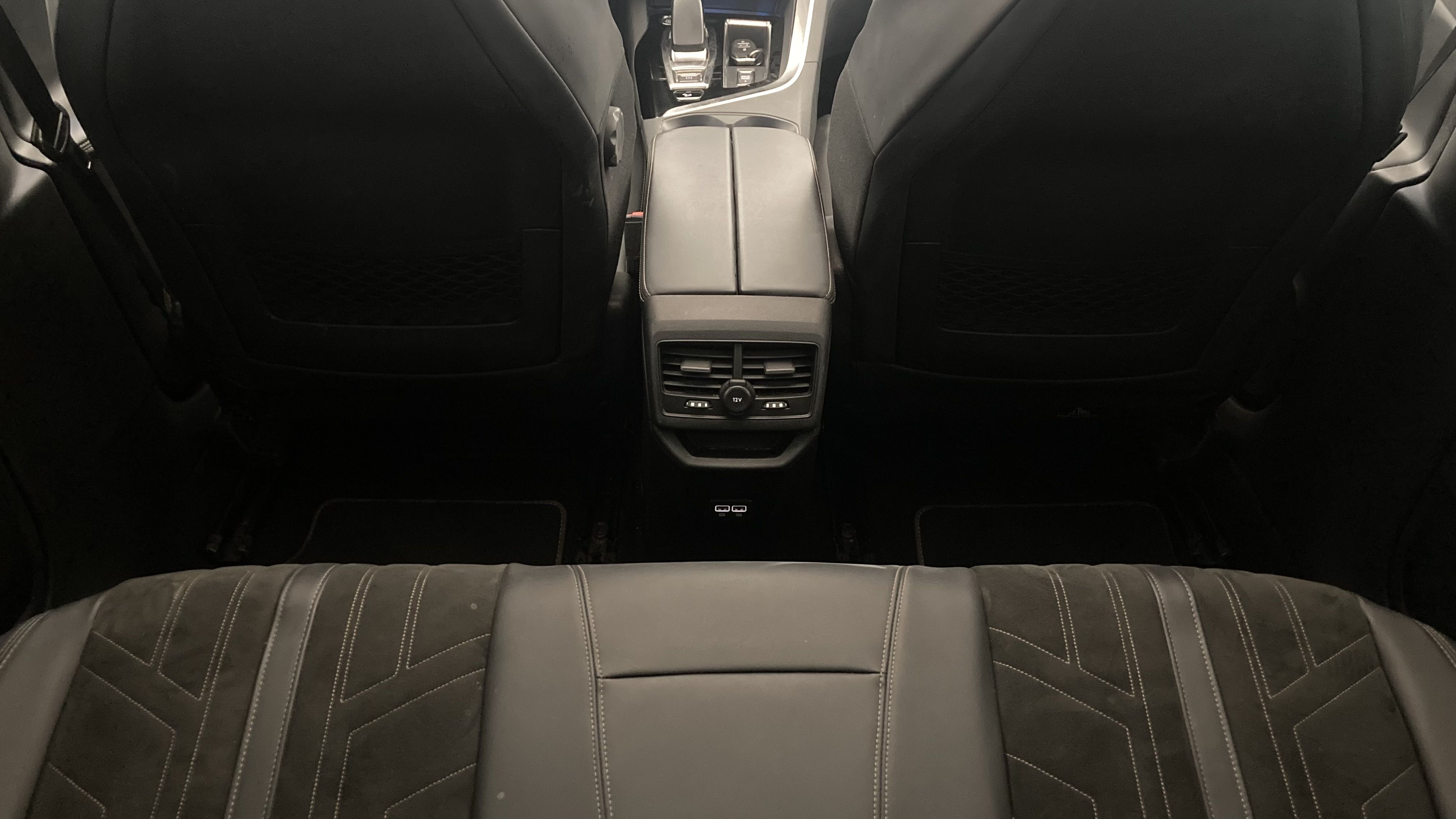 peugeot 3008 gt pack 1.6 HYBRID 300 EAT PHEV 2022 negro perla nera 25