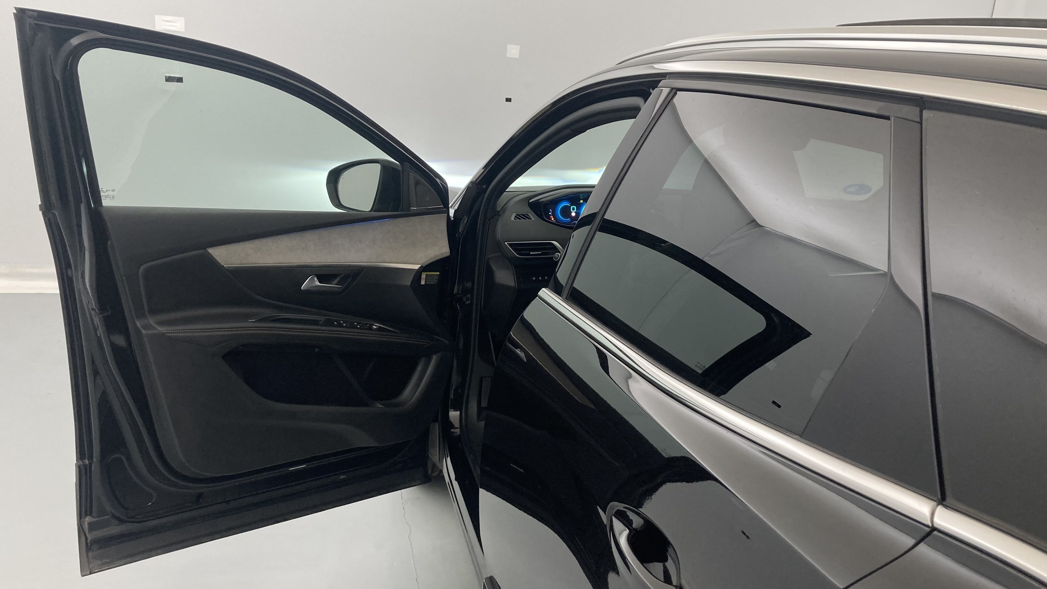 peugeot 3008 gt pack 1.6 HYBRID 300 EAT PHEV 2022 negro perla nera 28