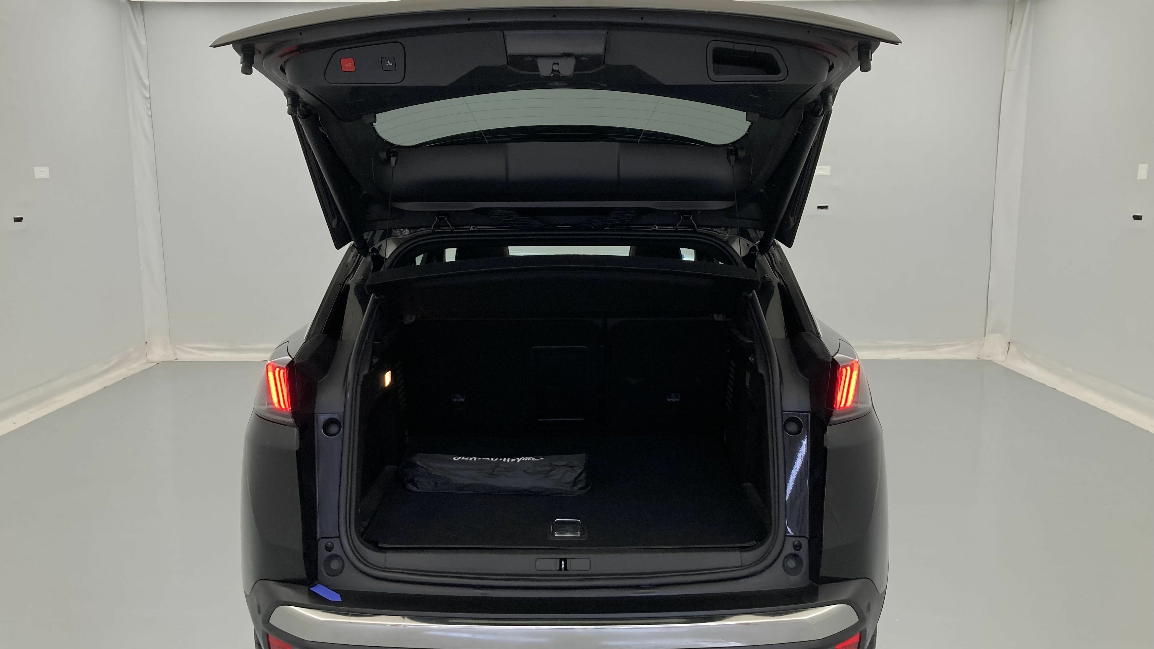 peugeot 3008 gt pack 1.6 HYBRID 300 EAT PHEV 2022 negro perla nera 23