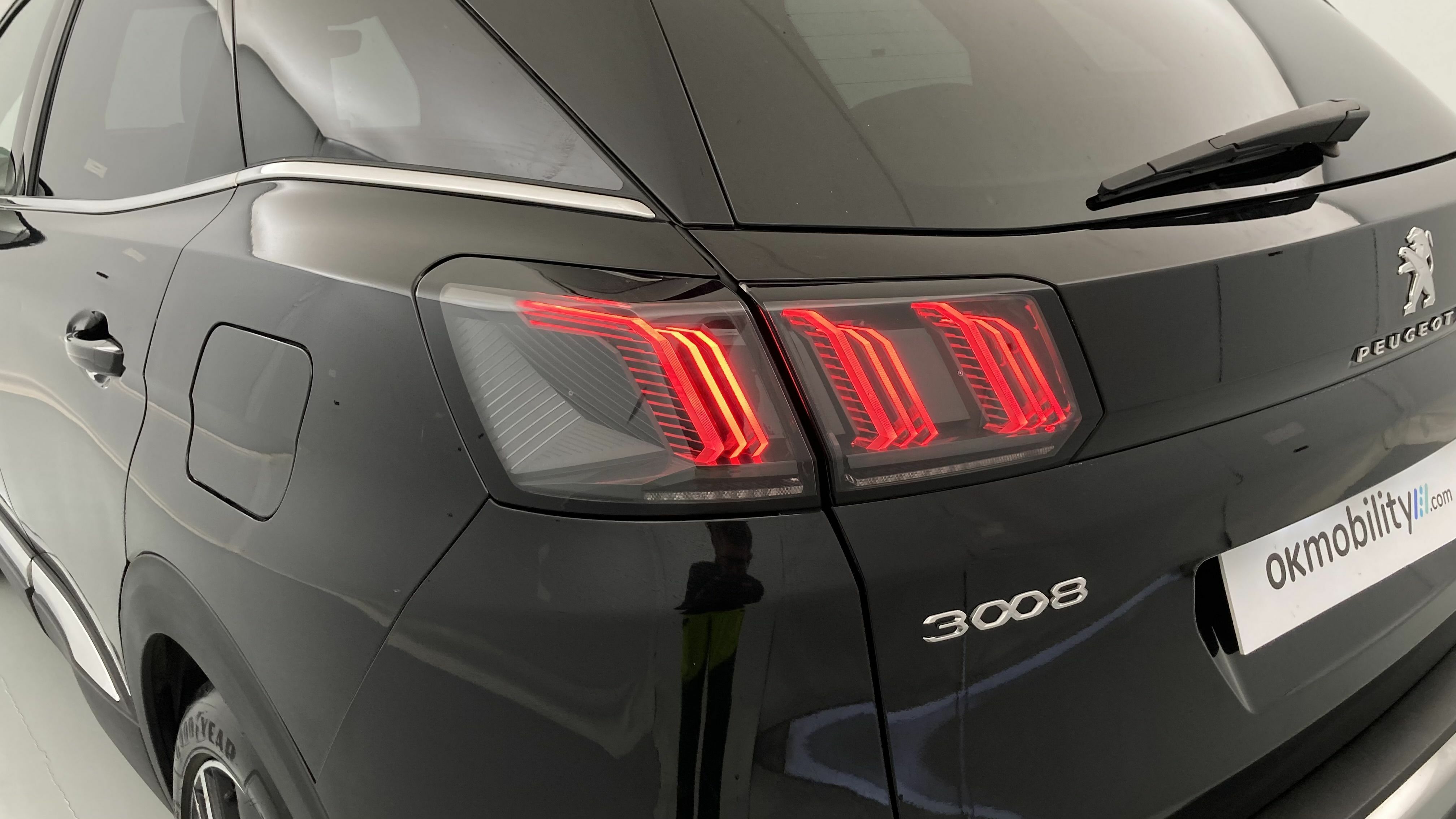 peugeot 3008 gt pack 1.6 HYBRID 300 EAT PHEV 2022 negro perla nera 29