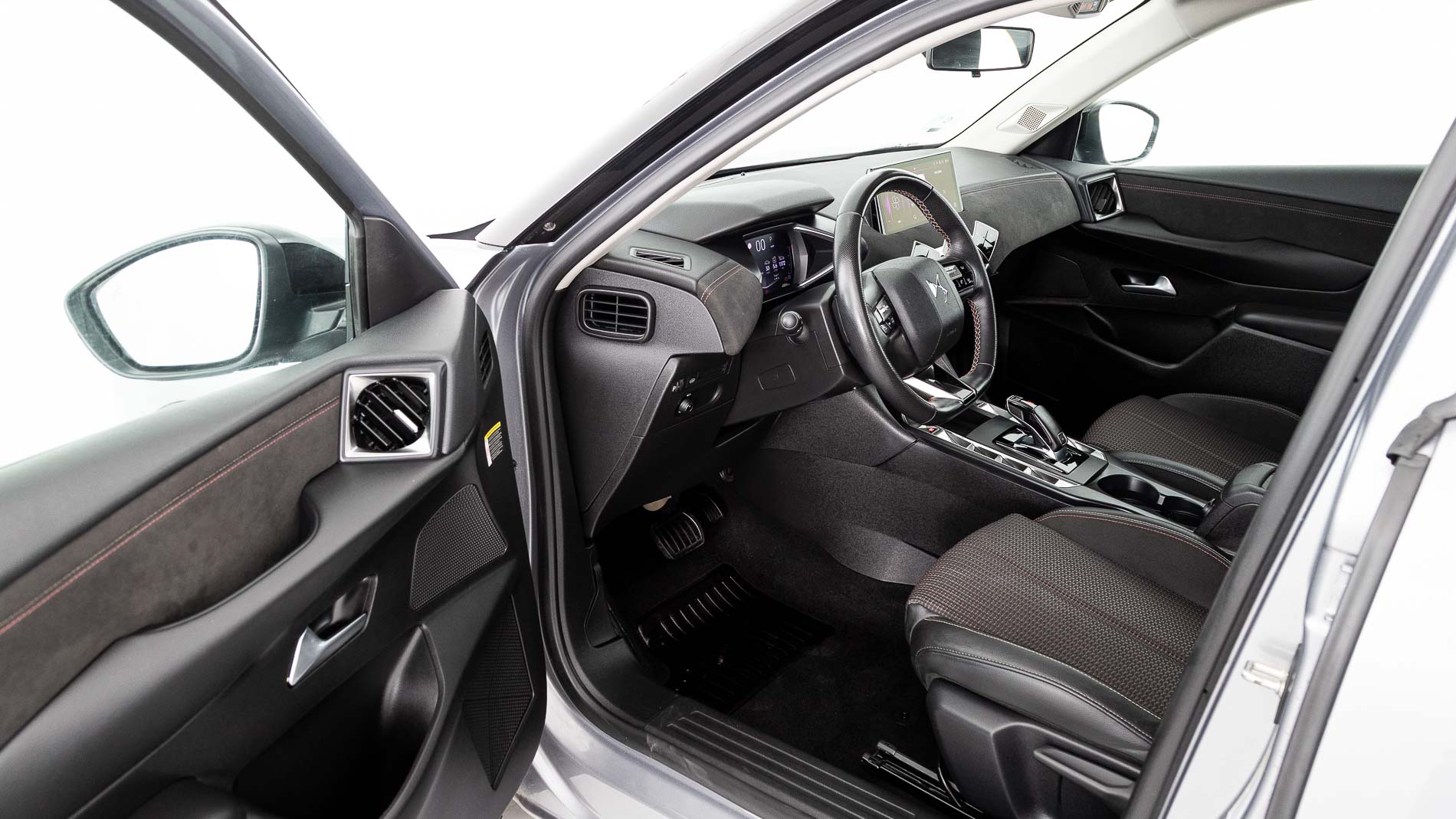 ds ds3 crossback performance line 1.5 BLUEHDI 130 EAT 2023 gris artense 13