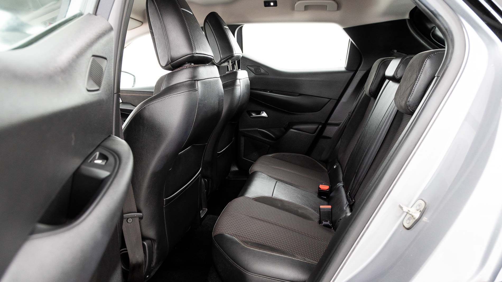 ds ds3 crossback performance line 1.5 BLUEHDI 130 EAT 2023 gris artense 21