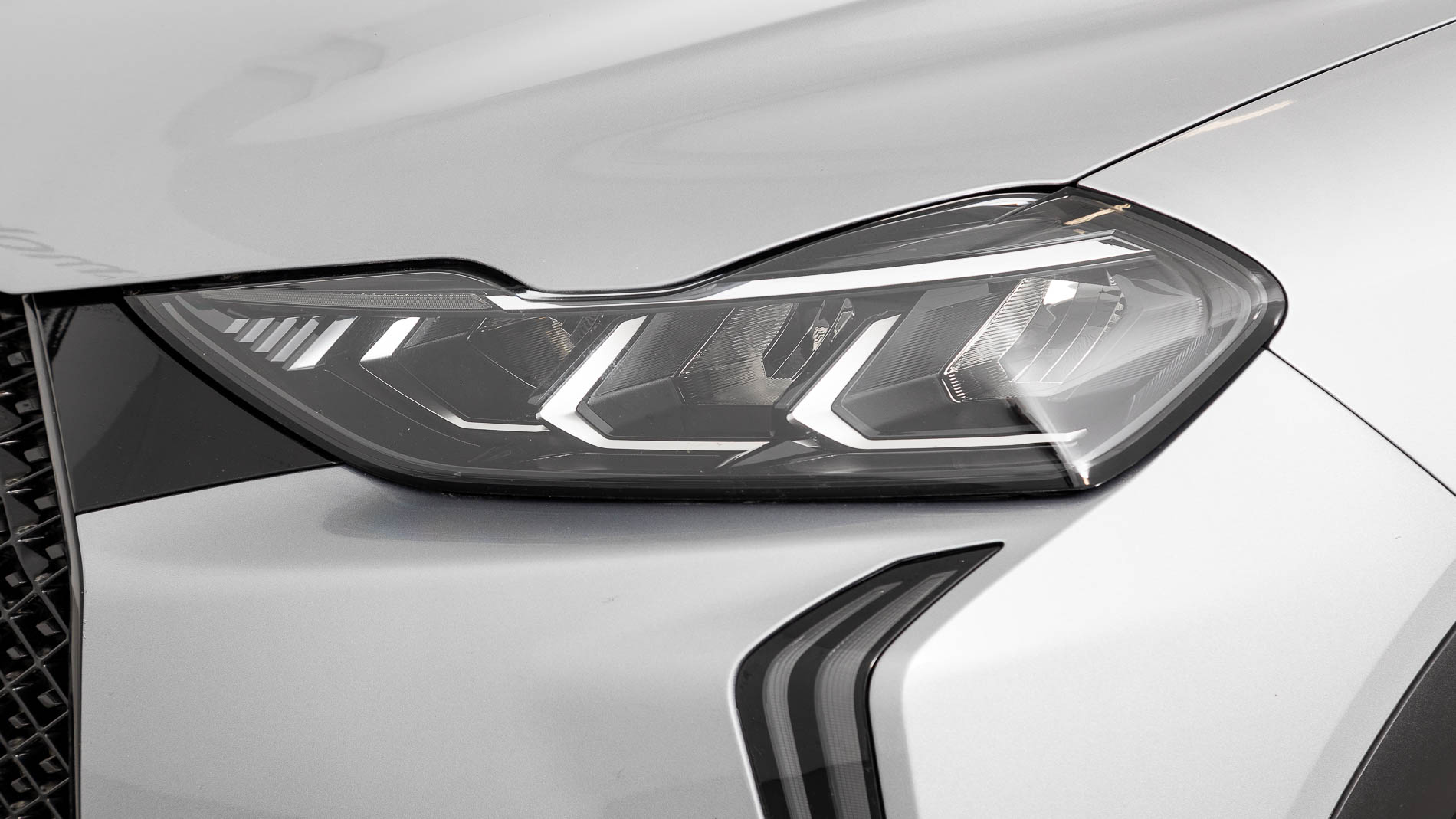 ds ds3 crossback performance line 1.5 BLUEHDI 130 EAT 2023 gris artense 28