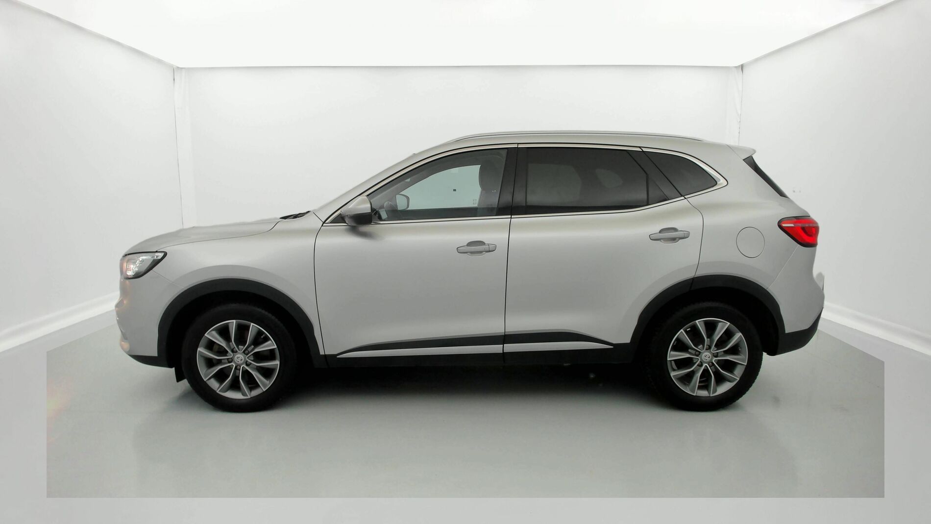 mg hs comfort 1.5 T-GDI 162 AT 2023 medal silver - ssa 8