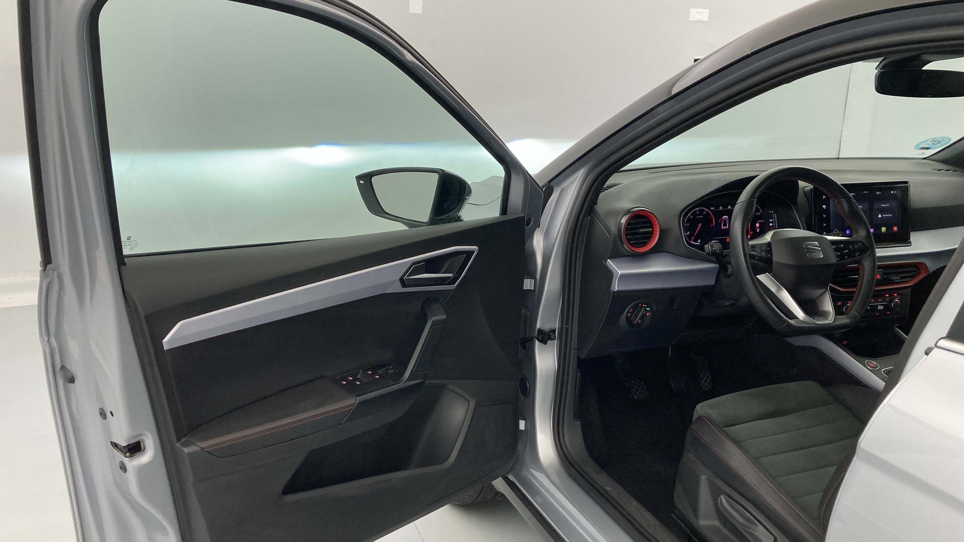 seat arona fr xl rx 1.0 TSI 115 2024 plata urban / negro 12