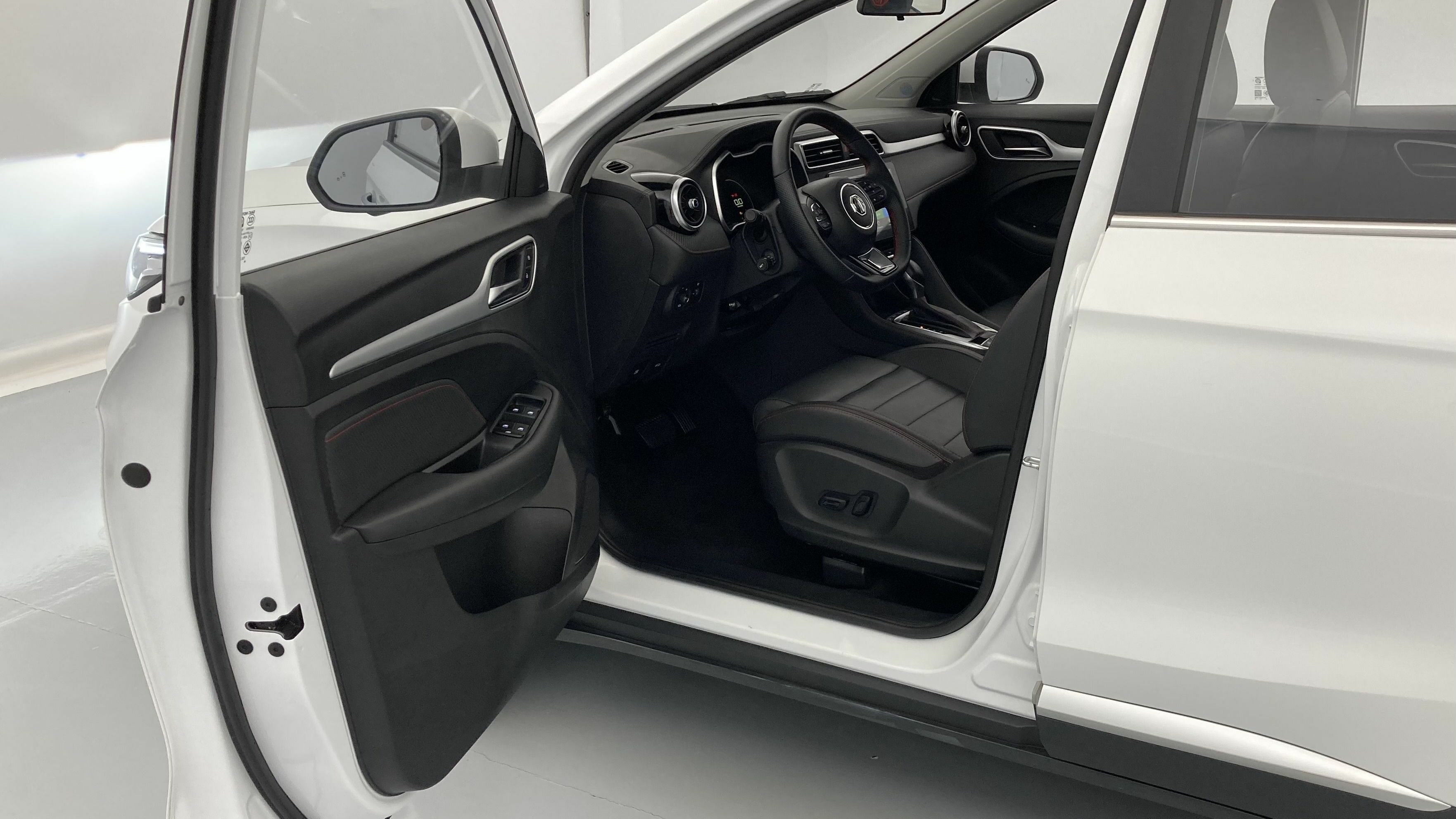 mg zs luxury 1.0 T-GDI 110 AT 2024 dover white 14