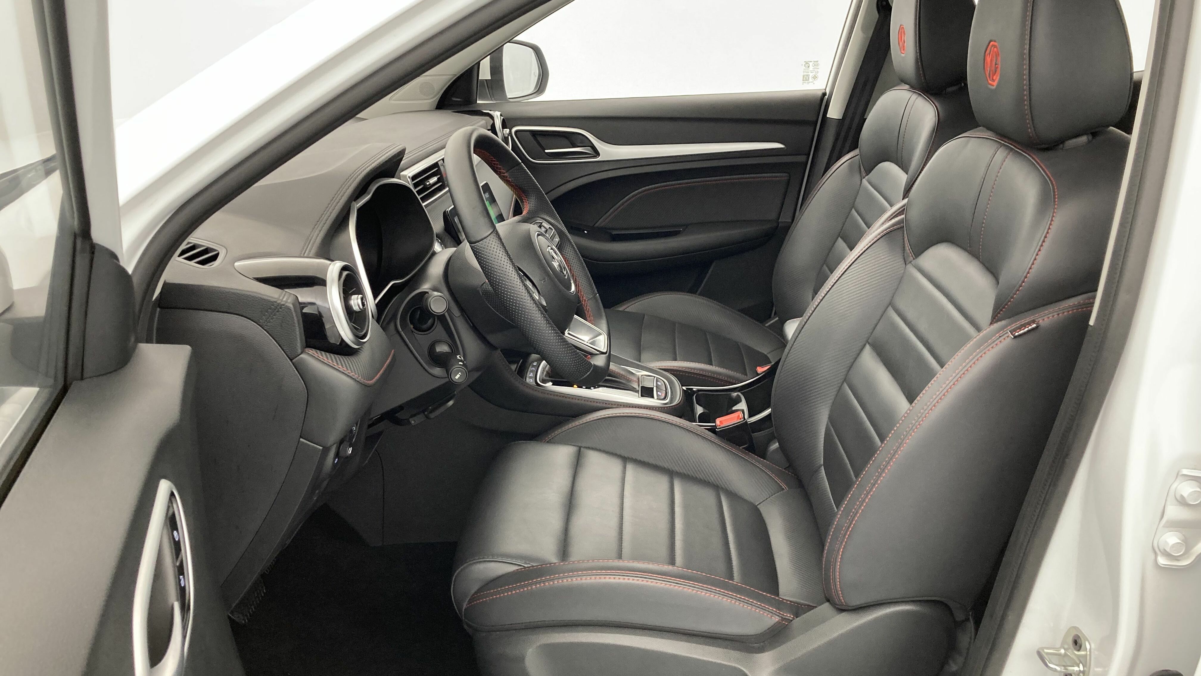 mg zs luxury 1.0 T-GDI 110 AT 2024 dover white 15