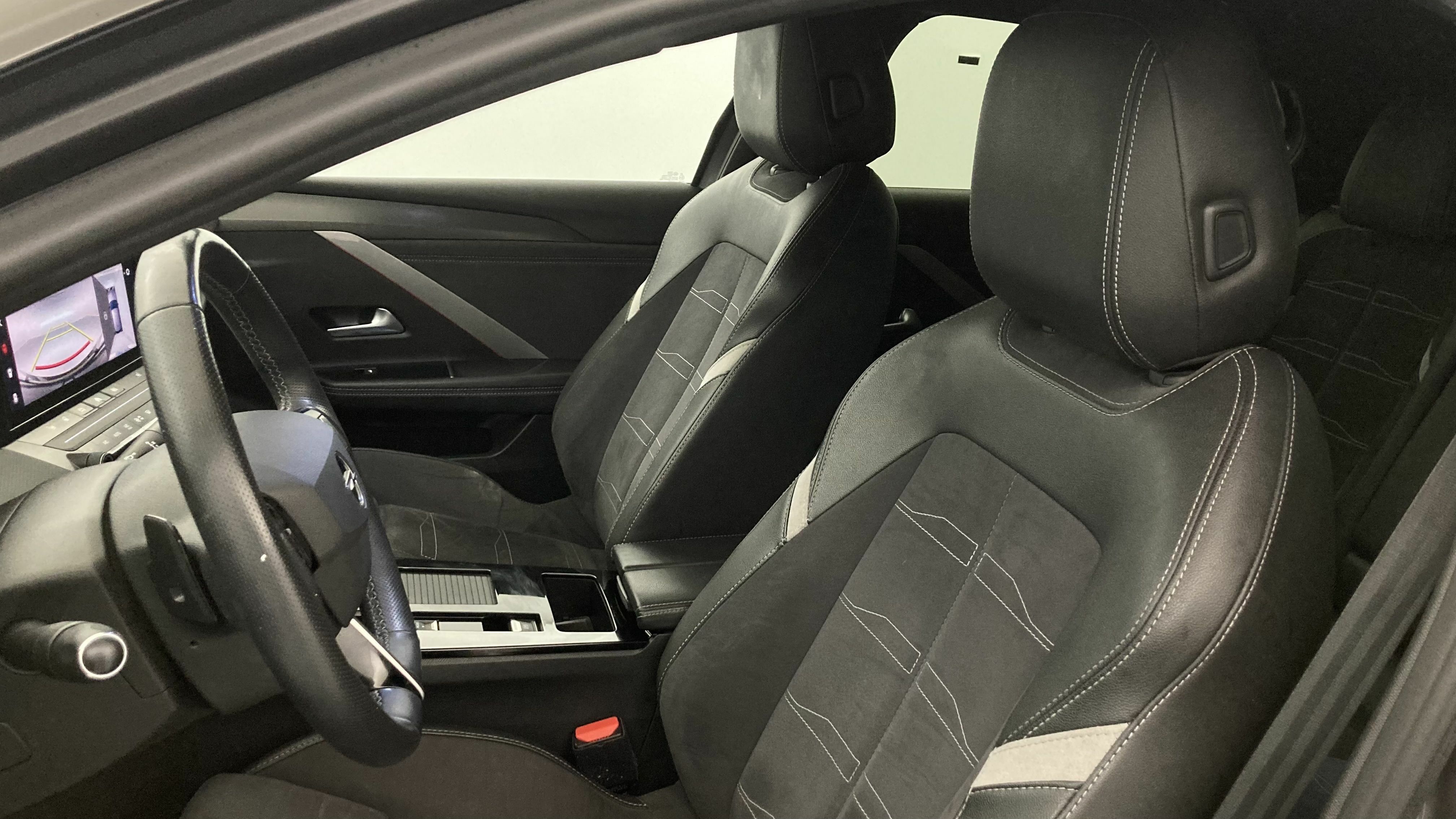 opel astra gs line 1.5D 130 AT 2022 vulkan grey / negro 14
