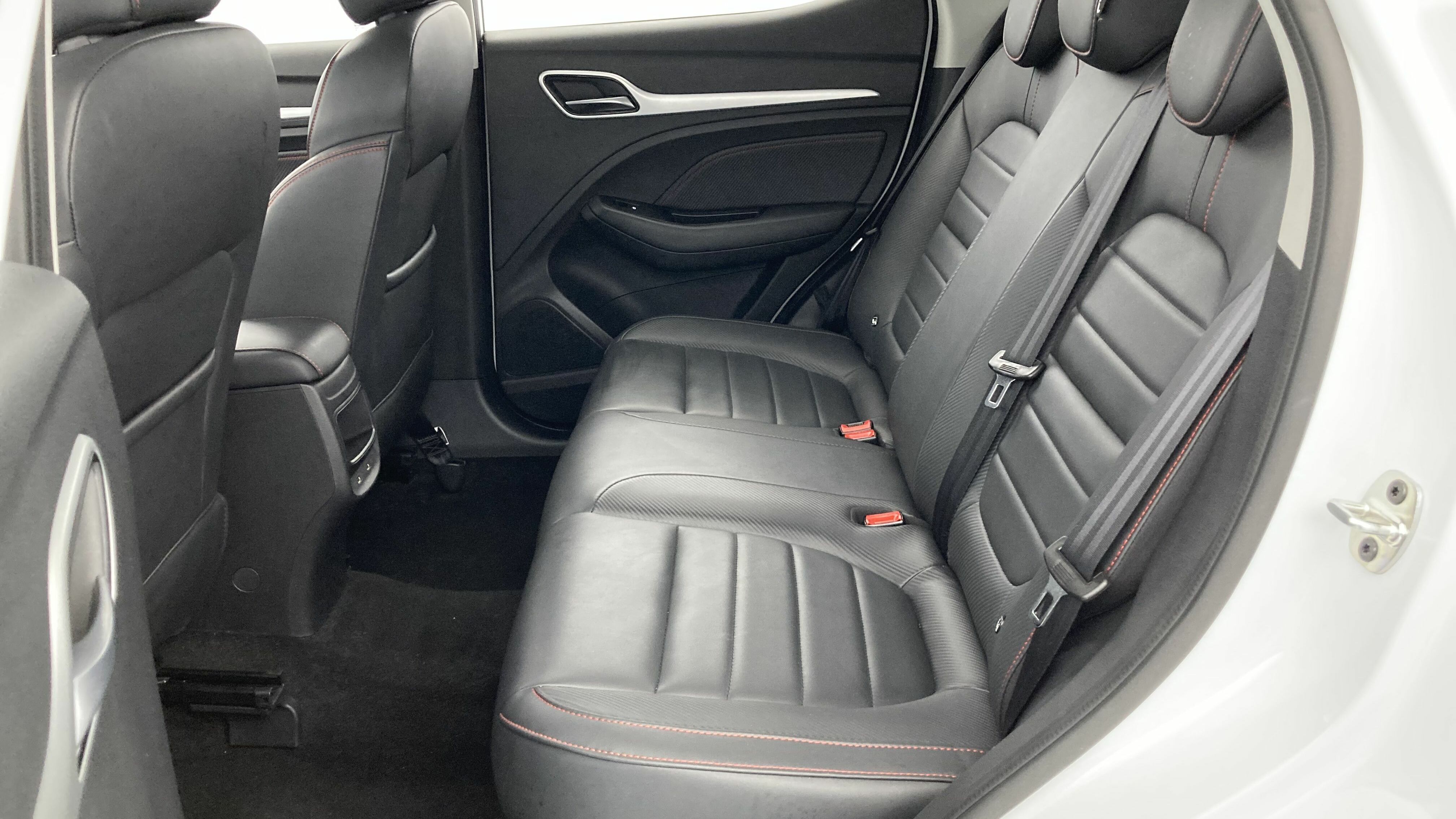 mg zs luxury 1.0 T-GDI 110 AT 2024 dover white 21