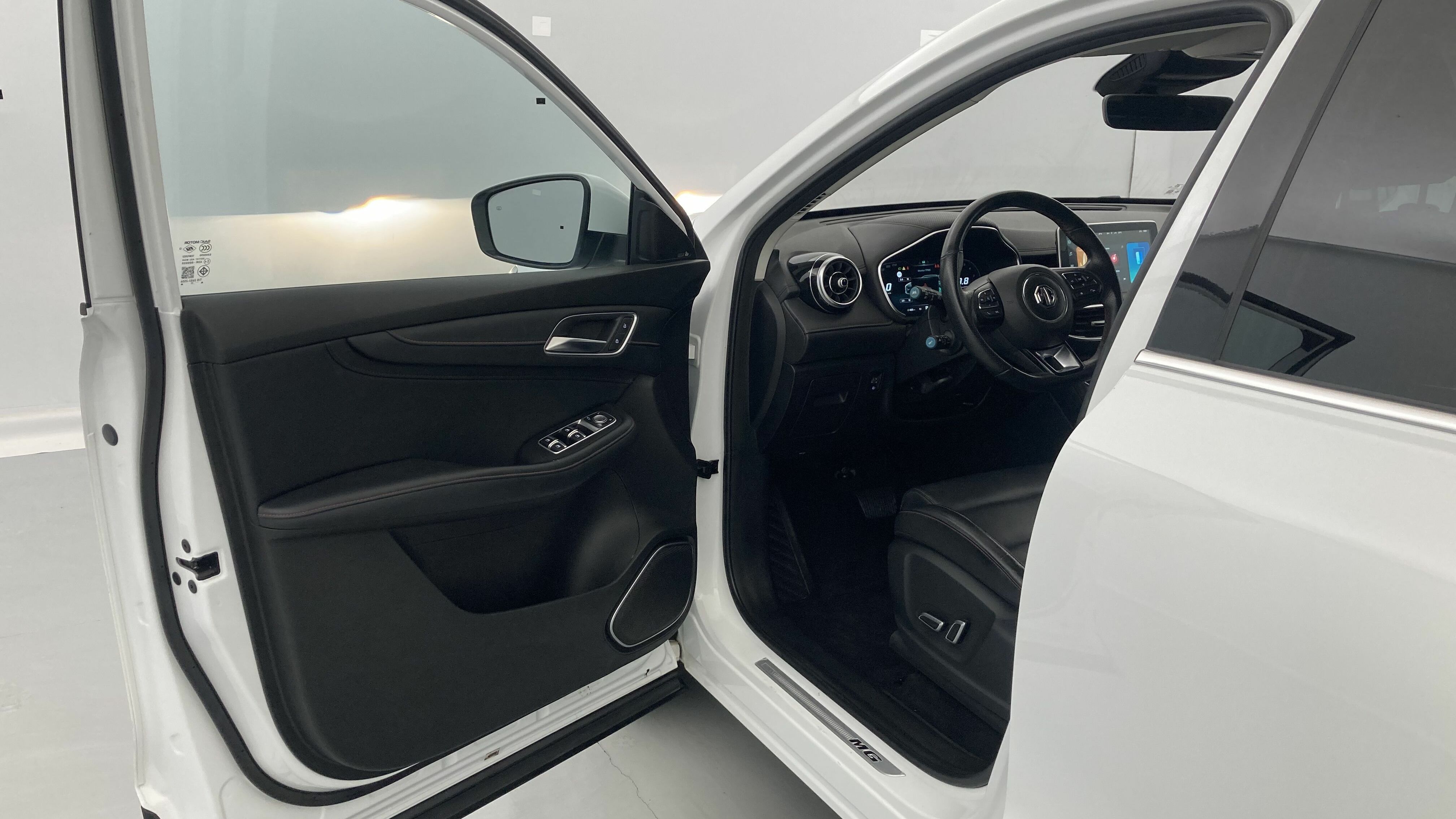 mg hs comfort 1.5 T-GDI 162 AT 2023 white 12