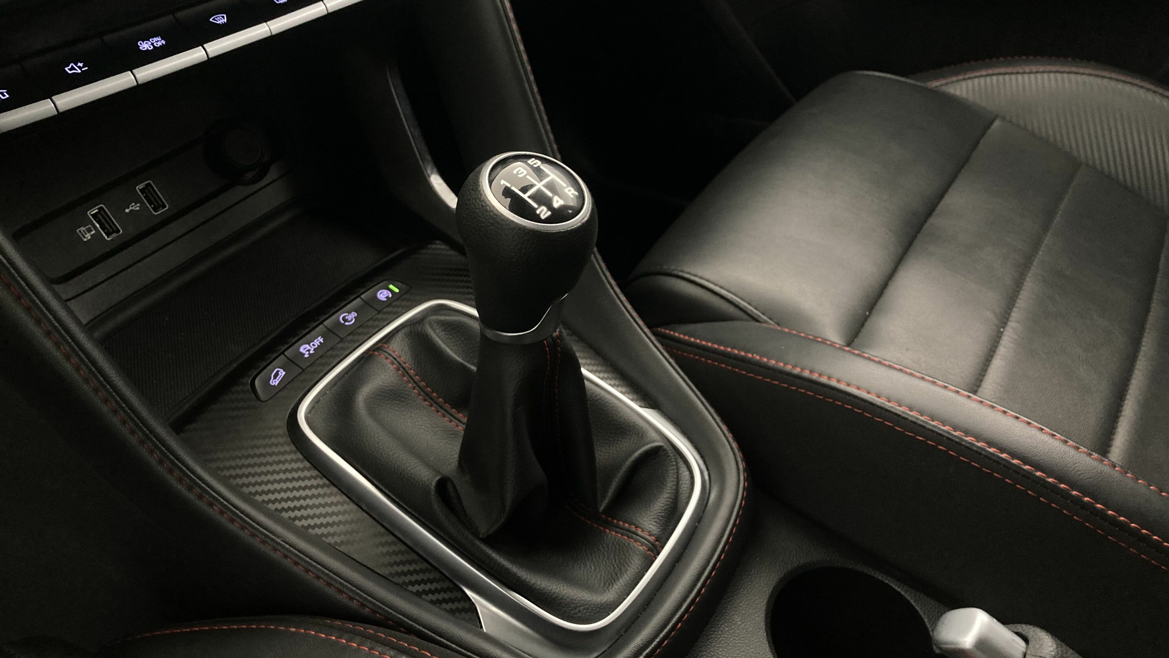 mg zs luxury 1.5 VTI-TECH 106 2023 dover white 21