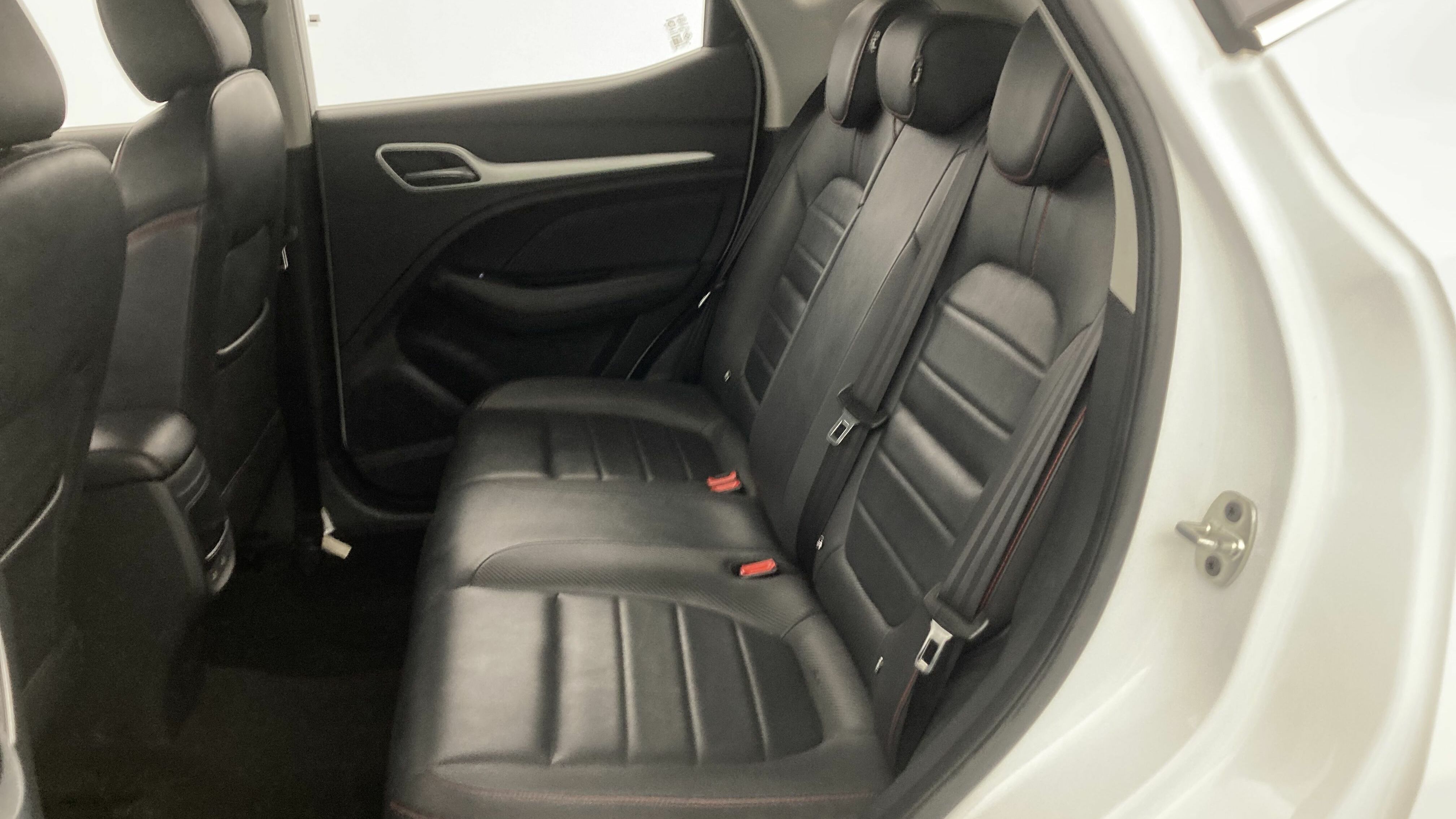 mg zs luxury 1.5 VTI-TECH 106 2023 dover white 22